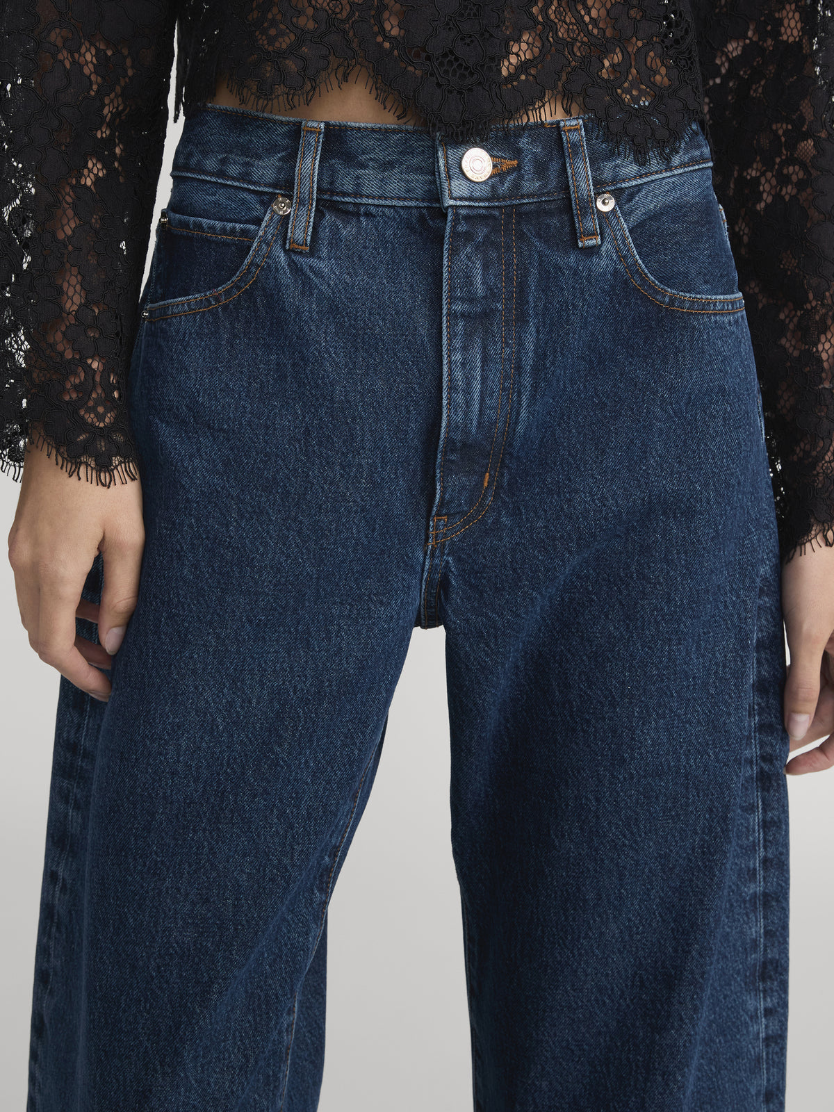 jeans front detail image alt:fit1
