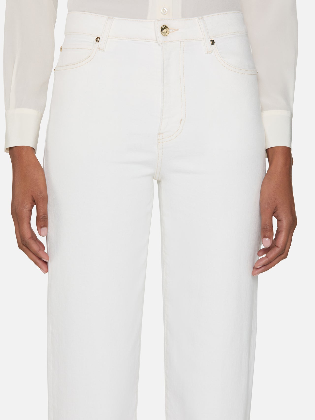 jeans front detail image alt:fit1 alt:size