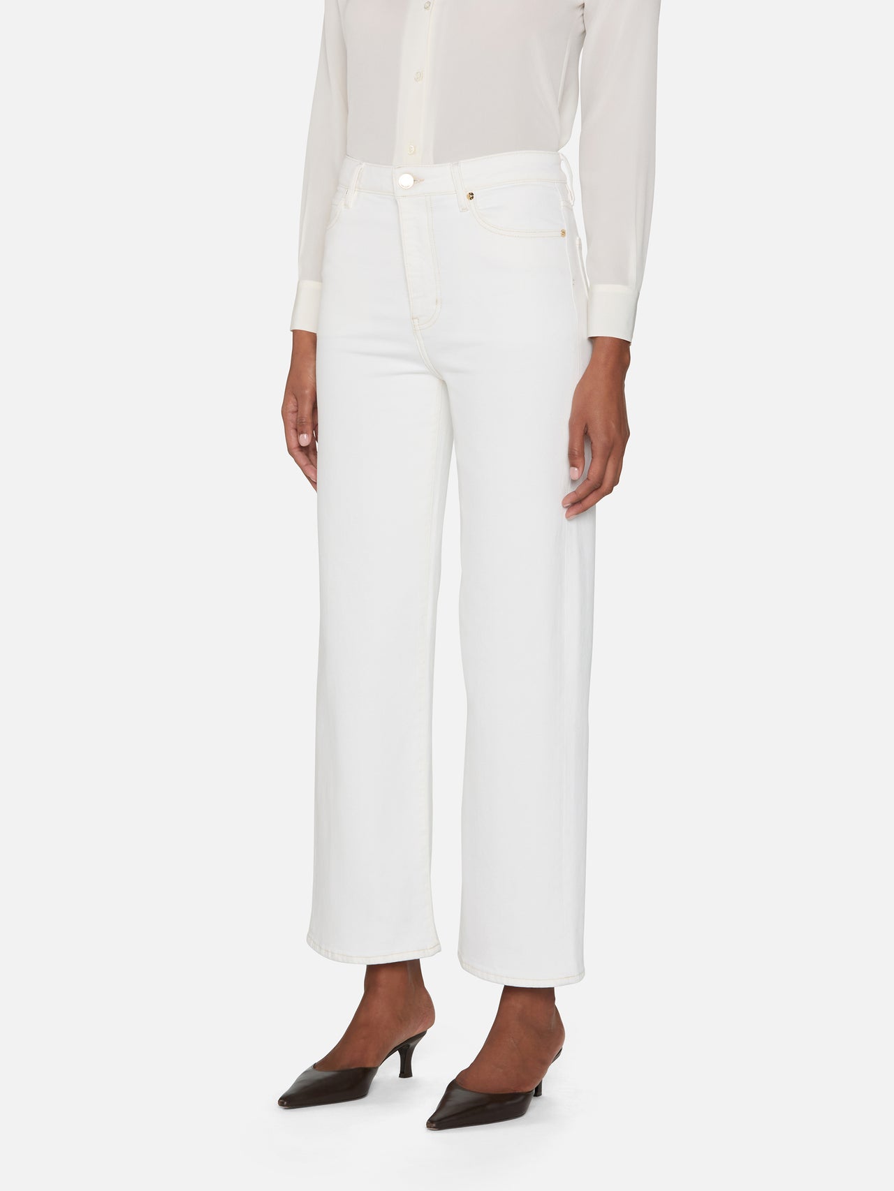 jeans front angled image alt:fit2