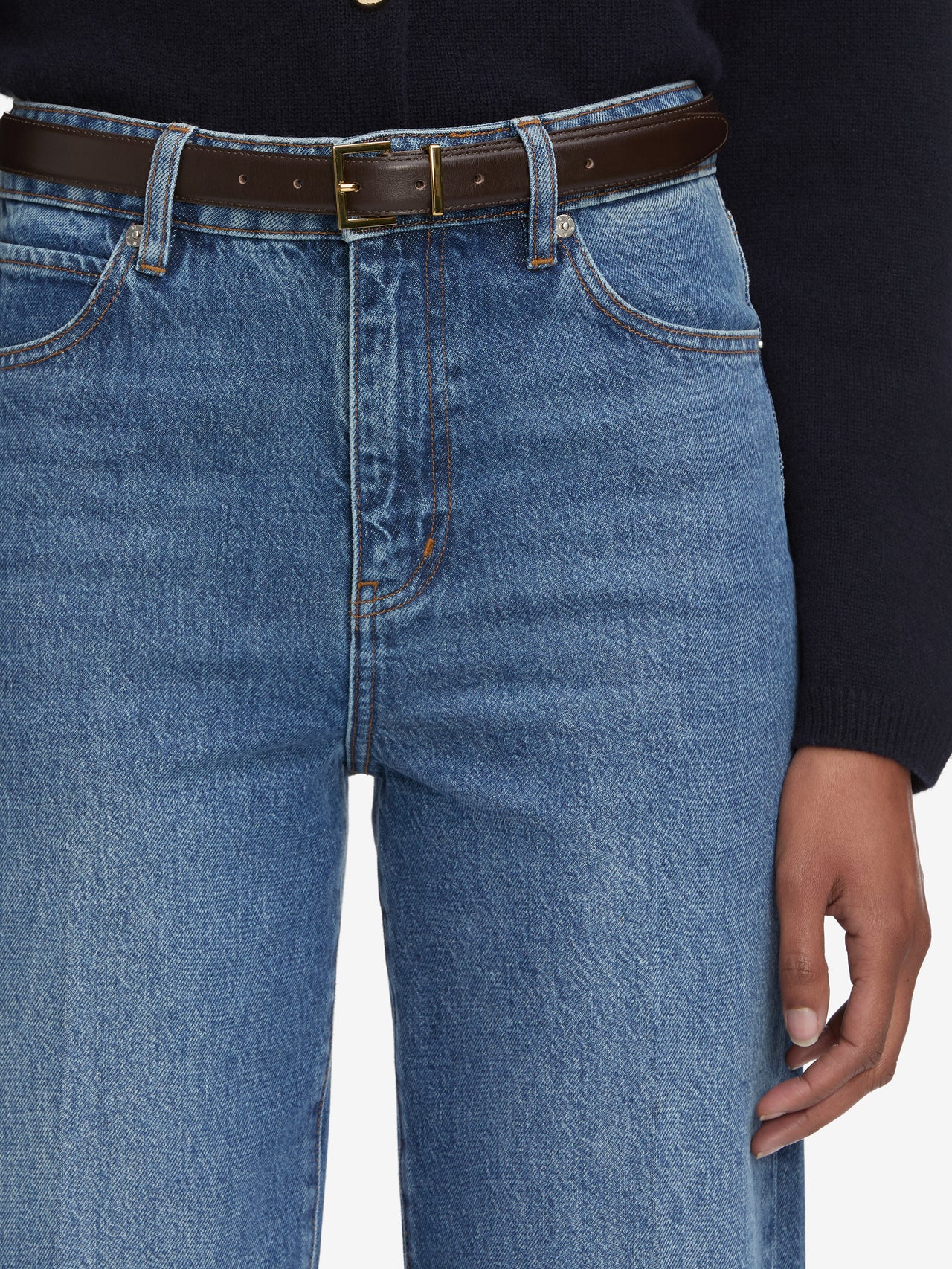 jeans front detail image alt:fit1