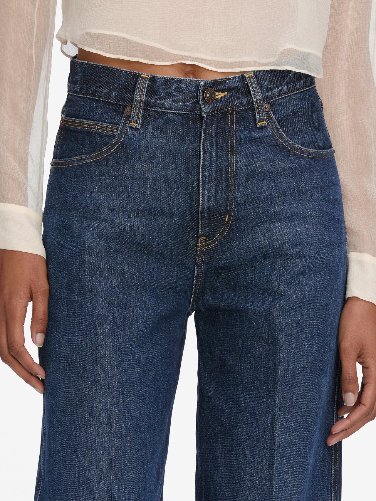 jeans front detail image alt:fit1