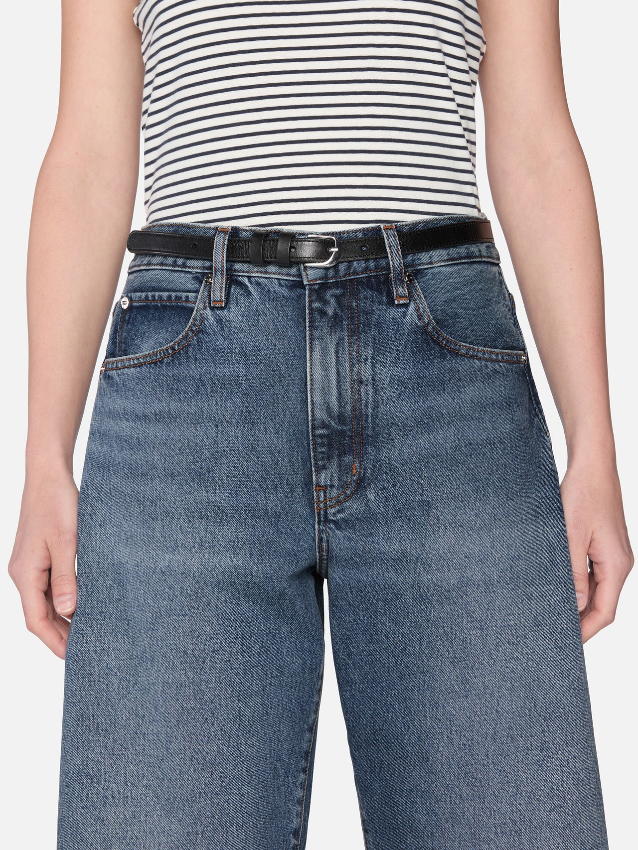 jeans front detail image alt:fit1