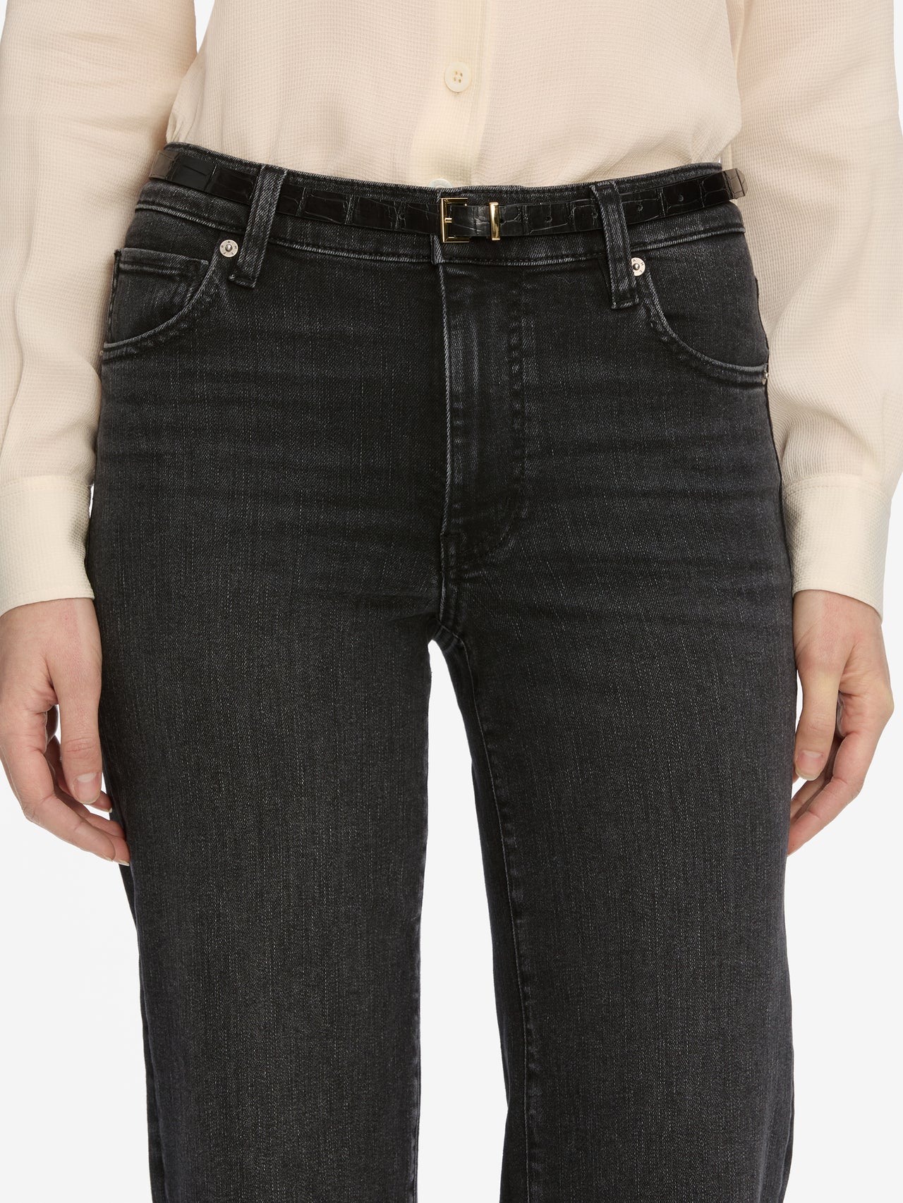 jeans front detail image alt:fit1