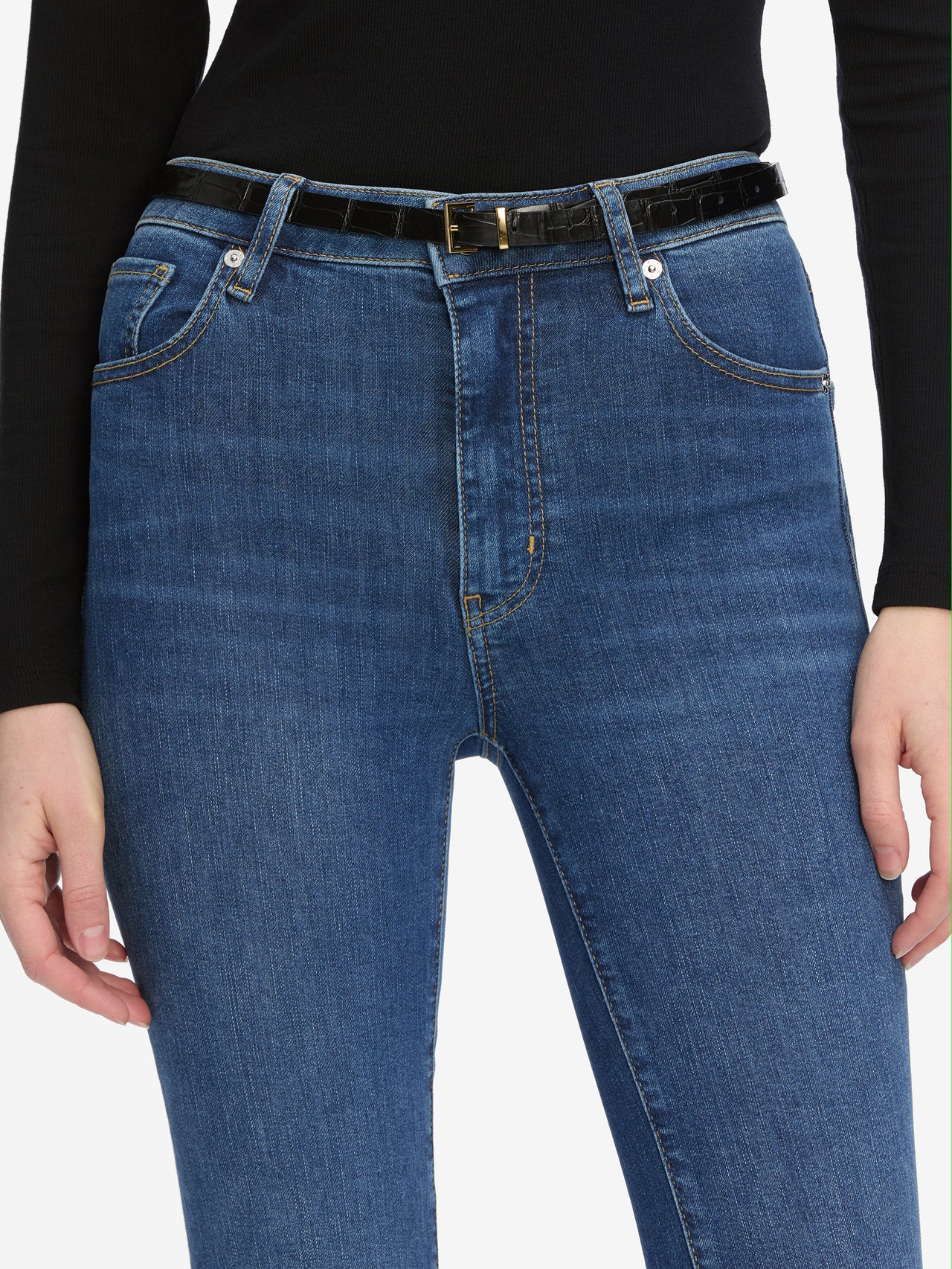jeans front detail image alt:fit1