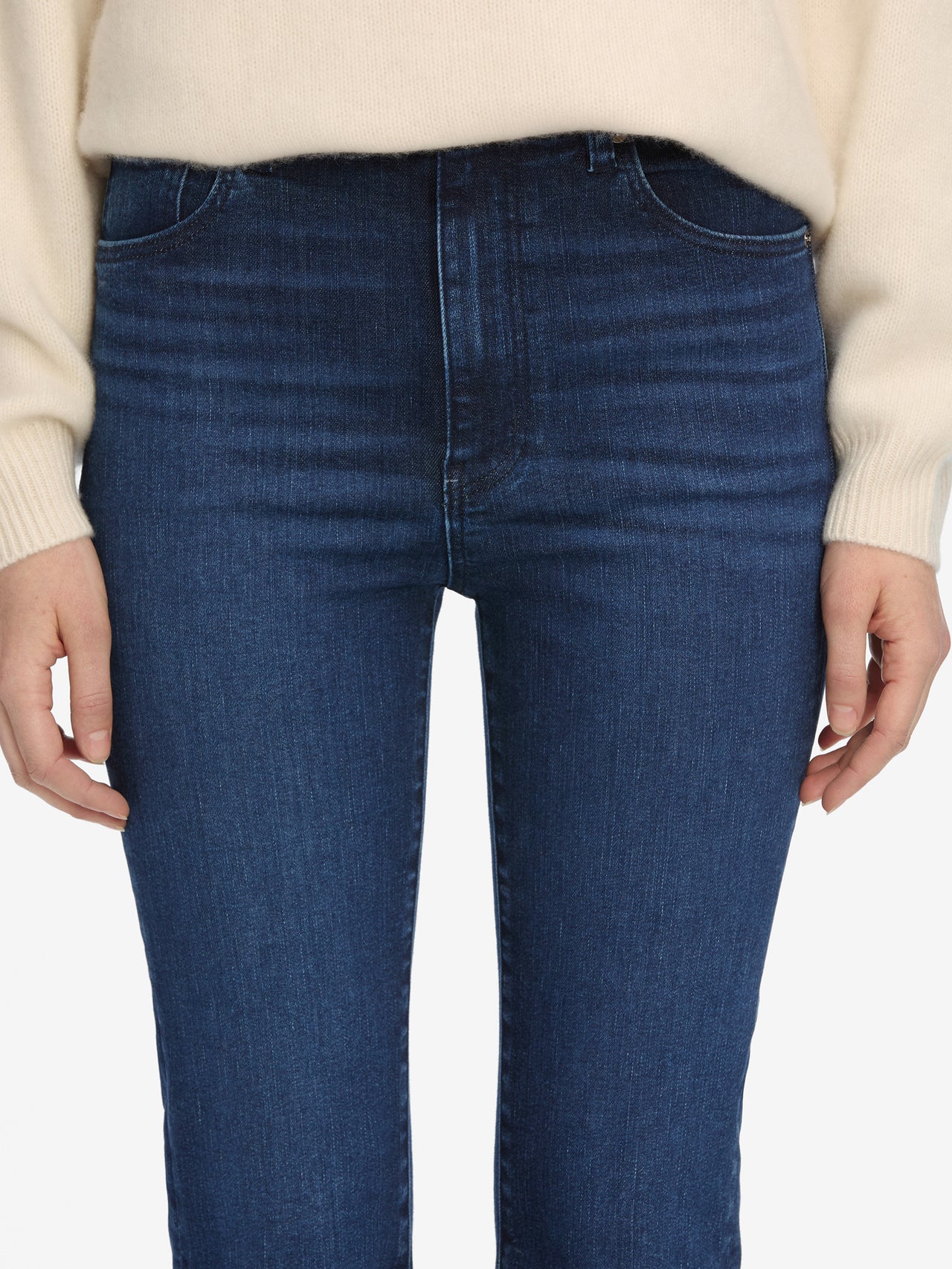 jeans front detail image alt:fit1