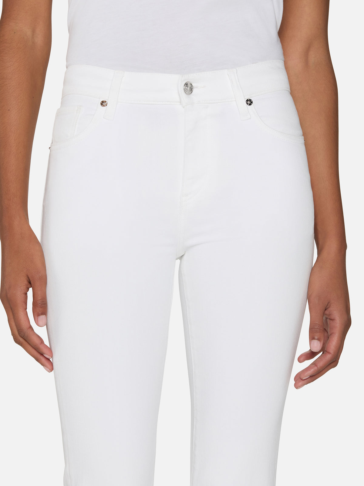 jeans front detail image alt:fit1 alt:size