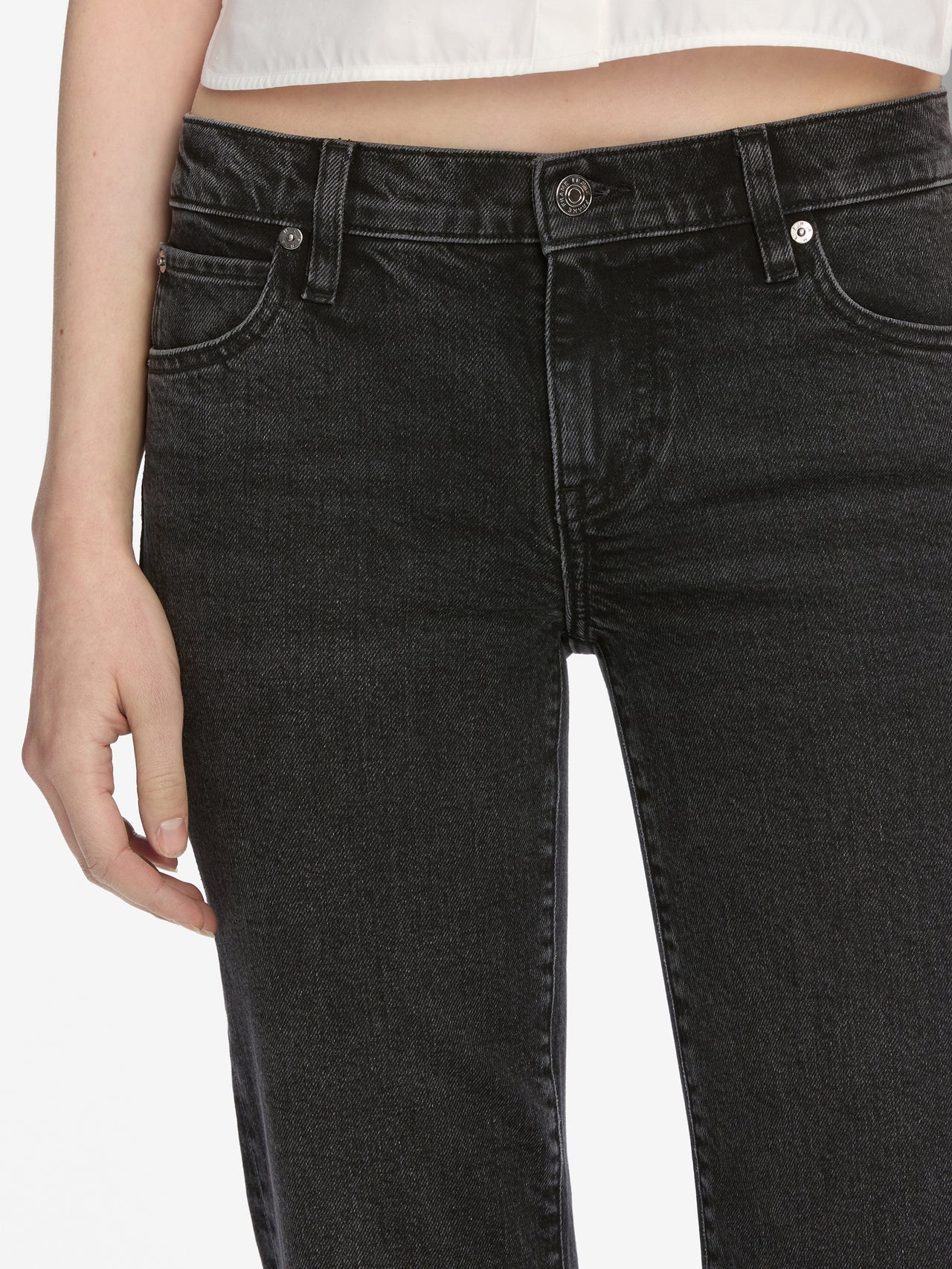 jeans front detail image alt:fit1