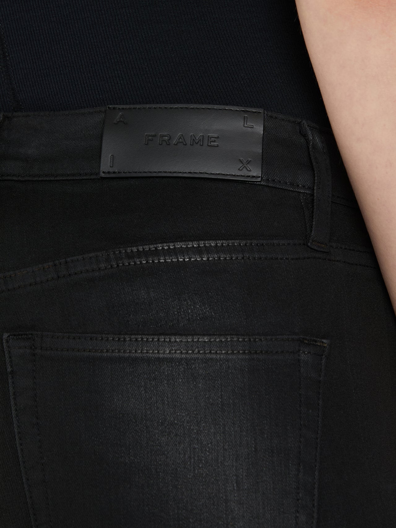 jeans back detail image alt:fit1