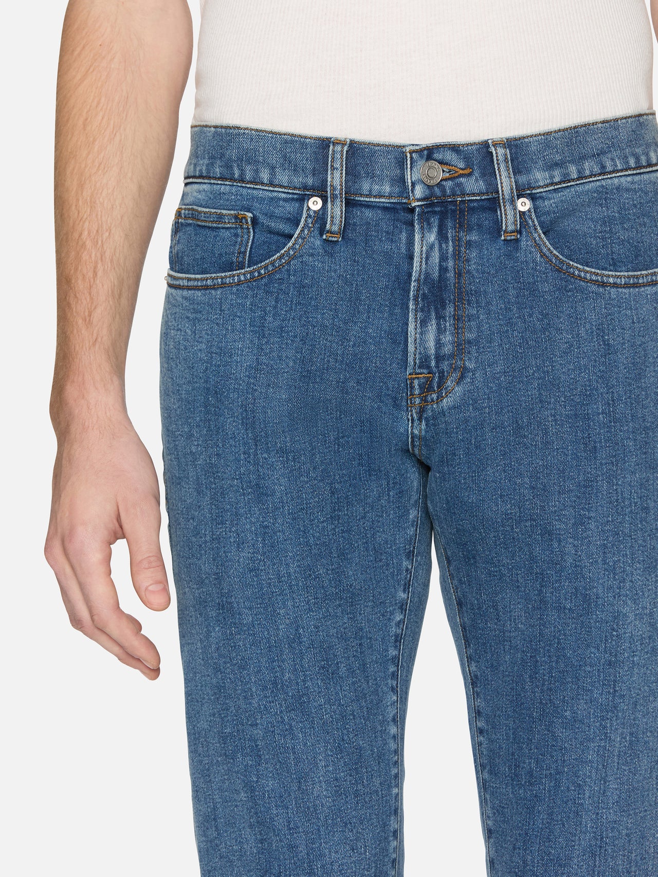 jeans front detail image alt:fit1 alt:size