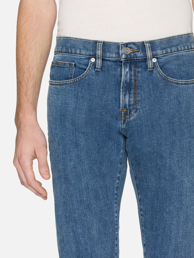 jeans front detail image alt:fit1 alt:size