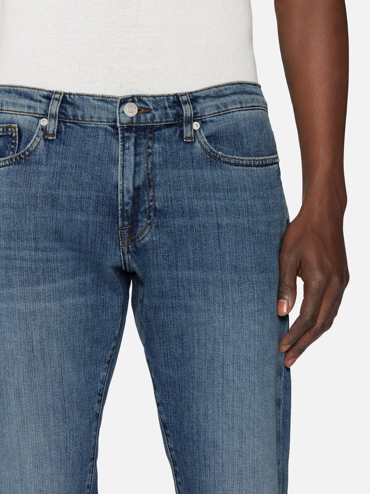 jeans front detail image alt:size alt:fit1