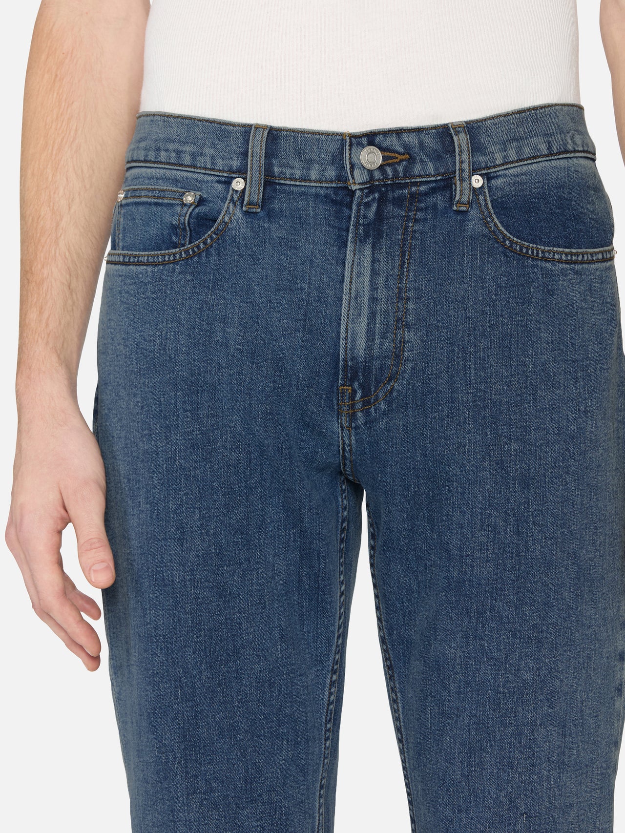 jeans front detail image alt:size alt:fit1