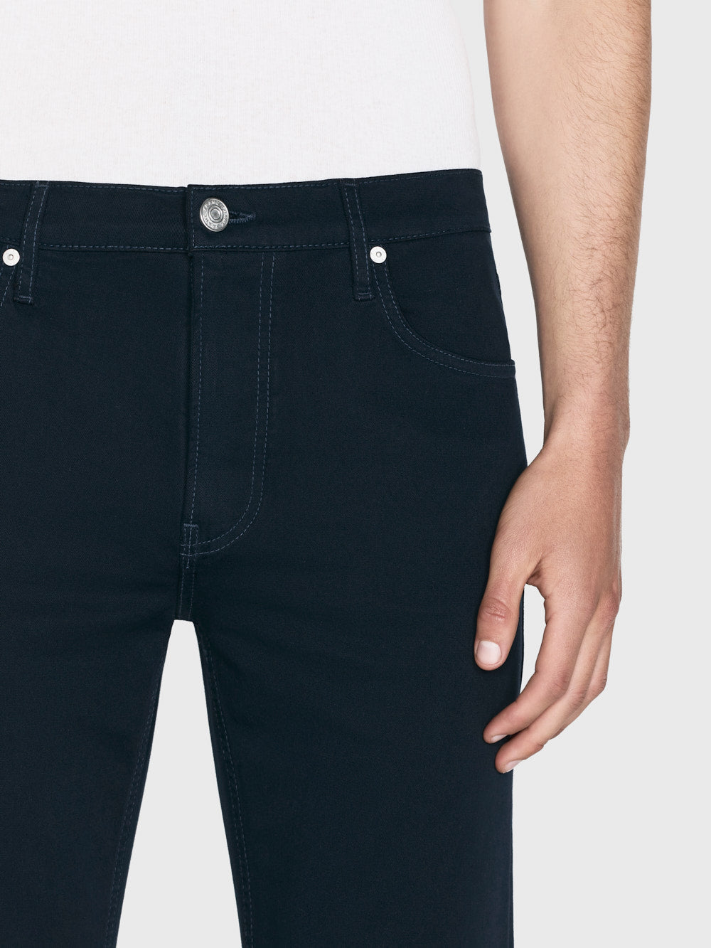 jeans front detail image alt:size alt:fit1
