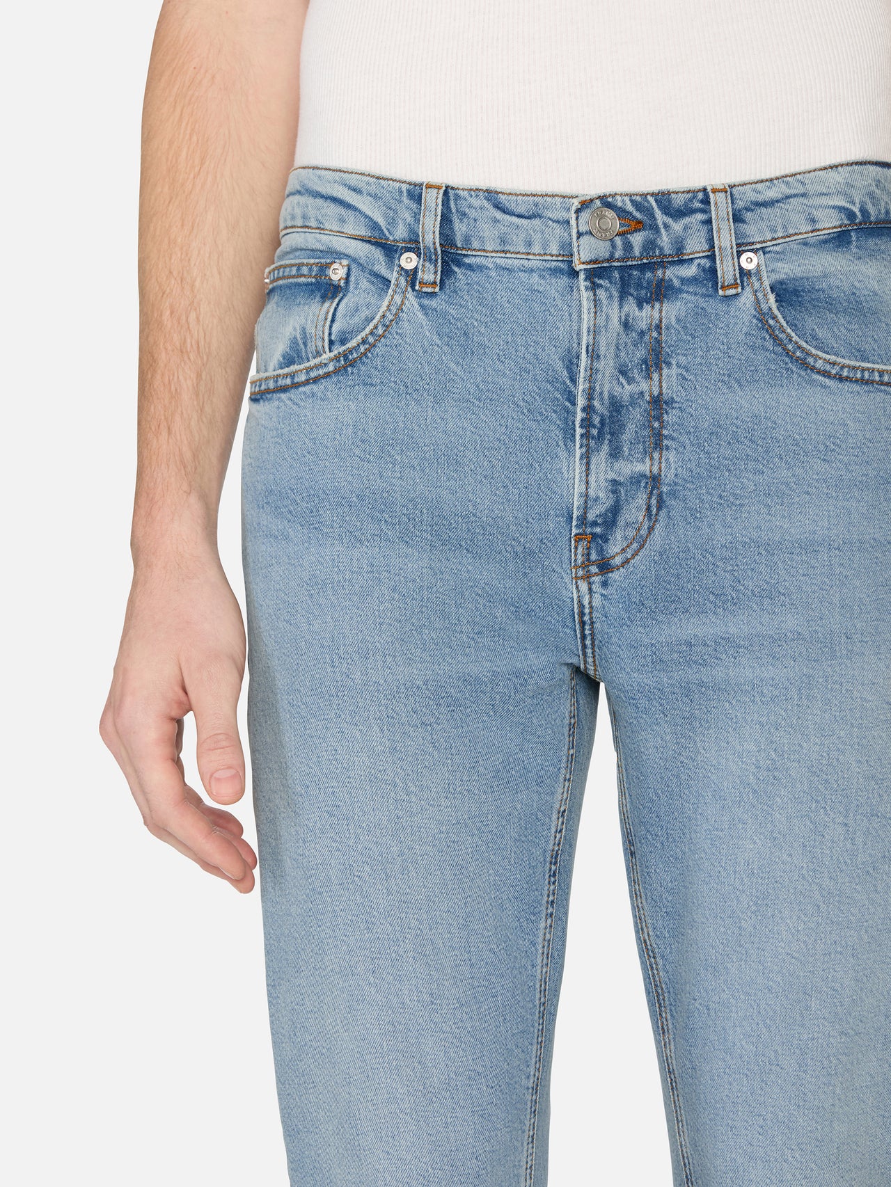 jeans front detail image alt:size alt:fit1