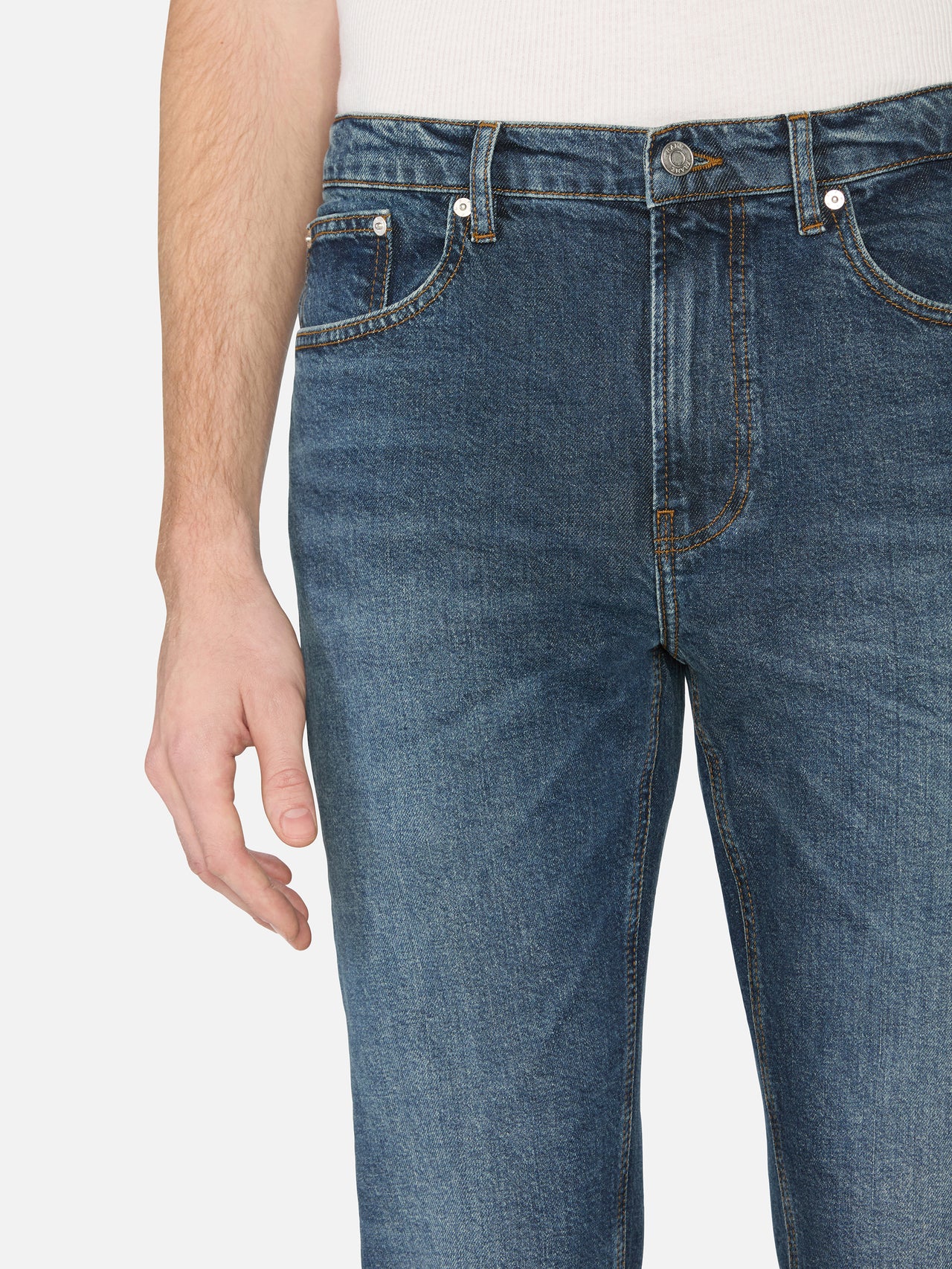 jeans front detail image alt:size alt:fit1