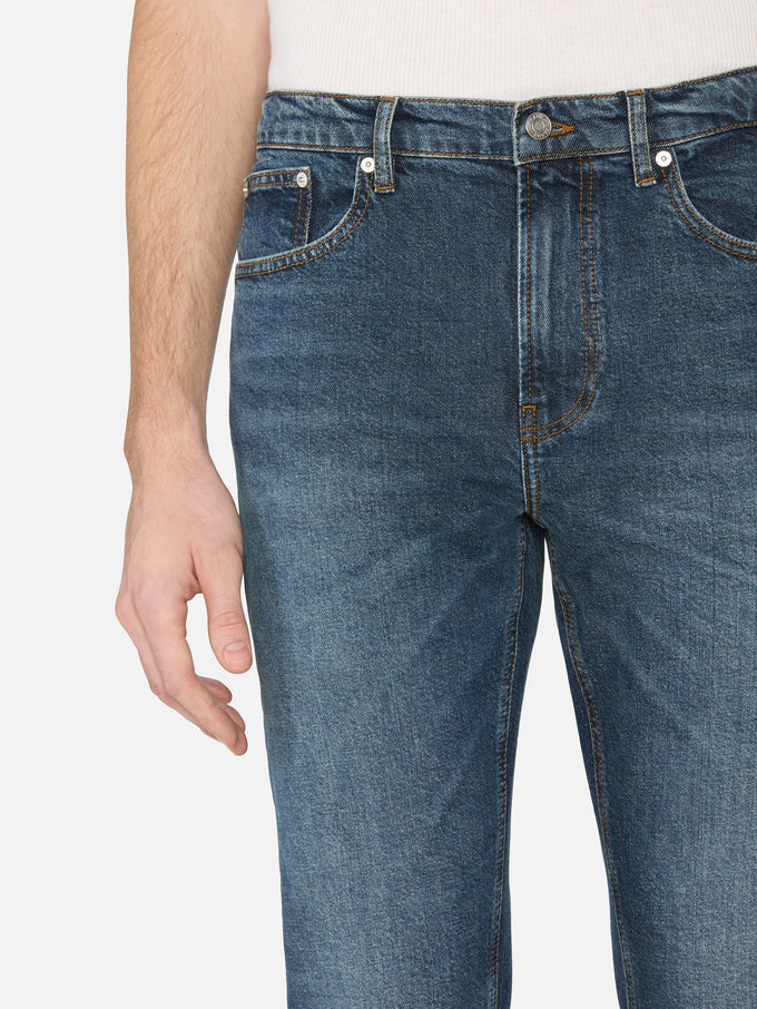 jeans front detail image alt:size alt:fit1