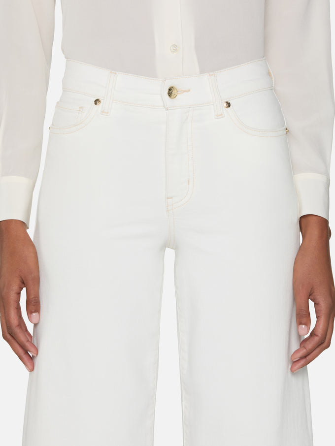 jeans front detail image alt:fit1 alt:size