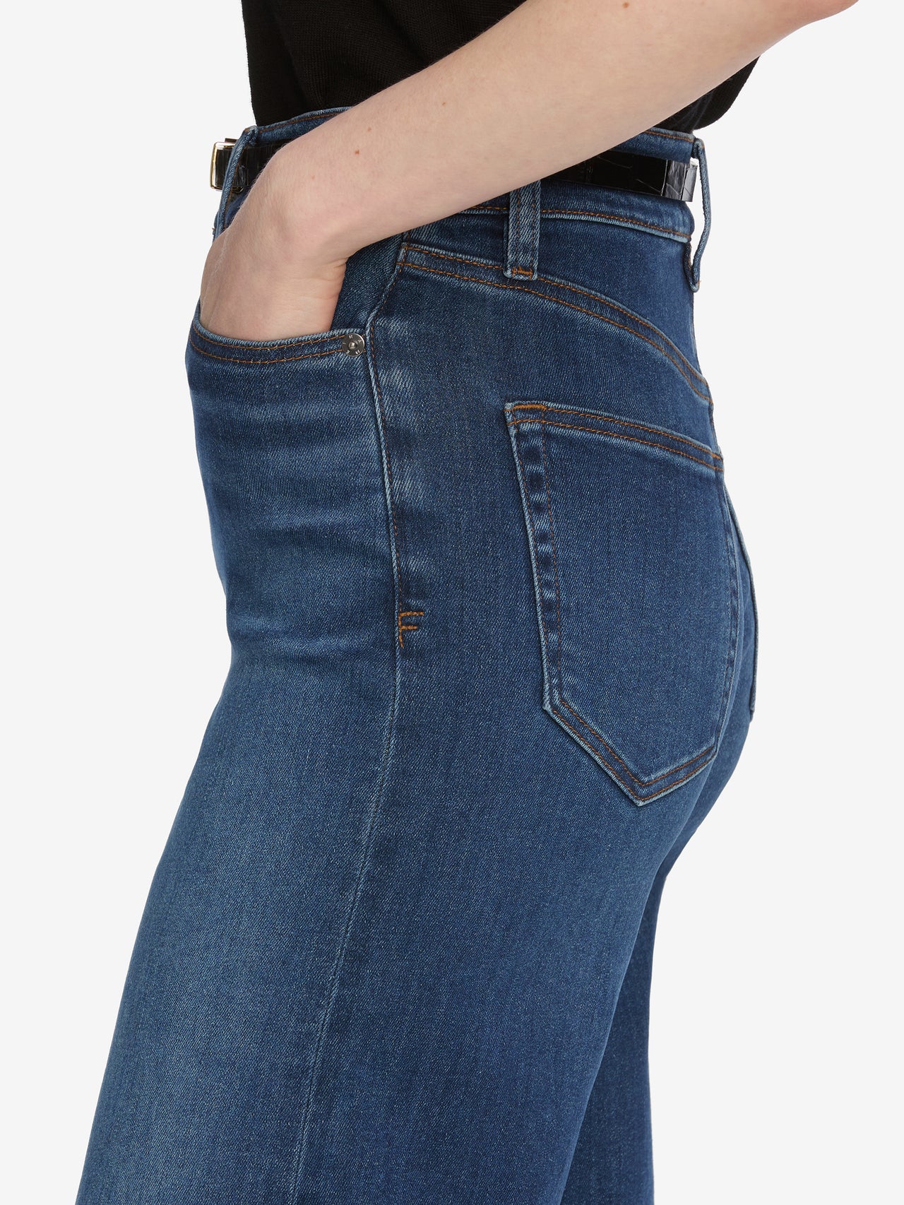 jeans side detail image alt:fit1