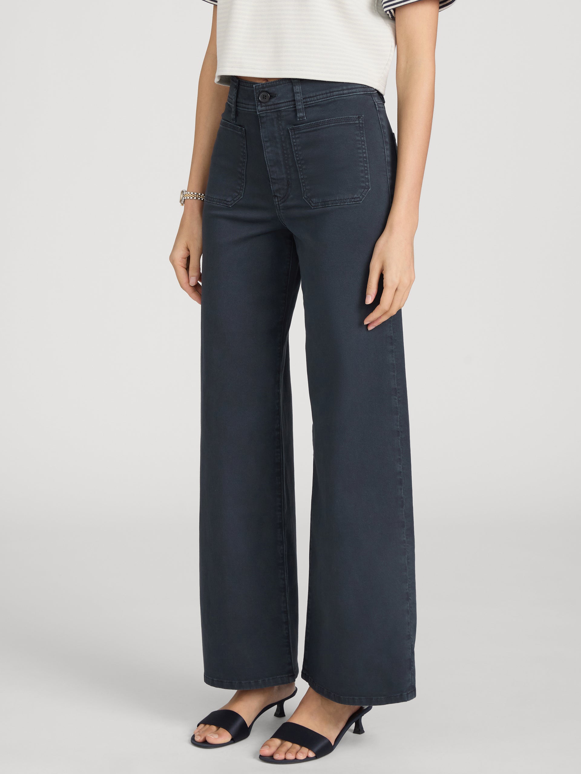 Pant on model side