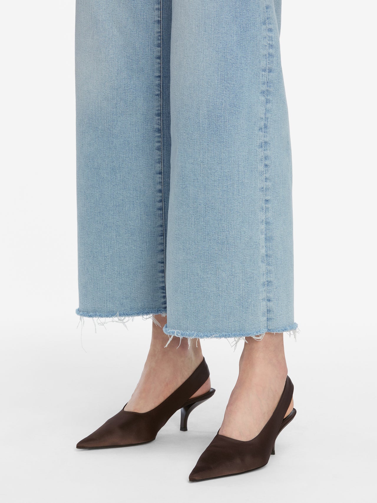 jeans hem detail image