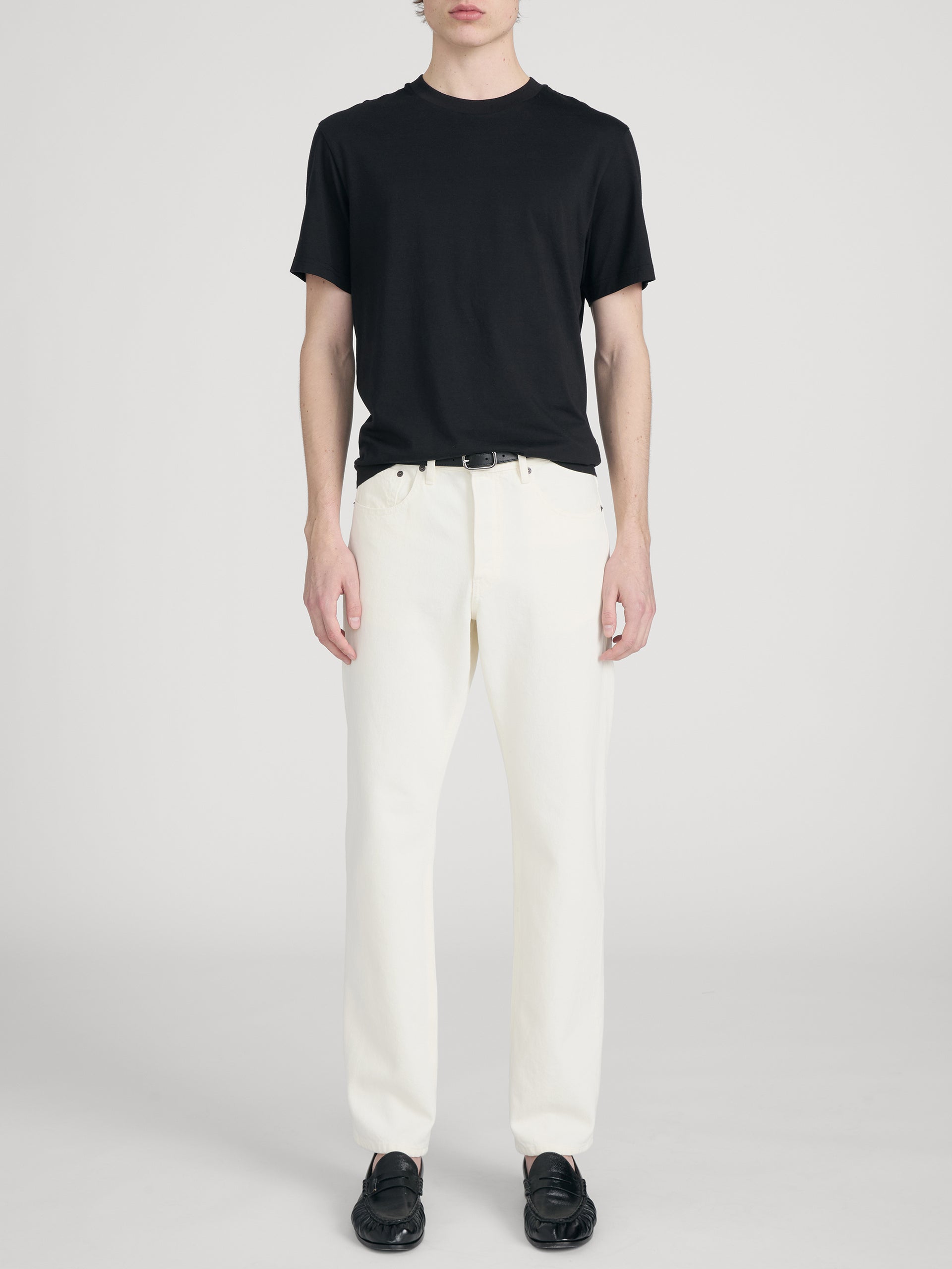 Tee on model front