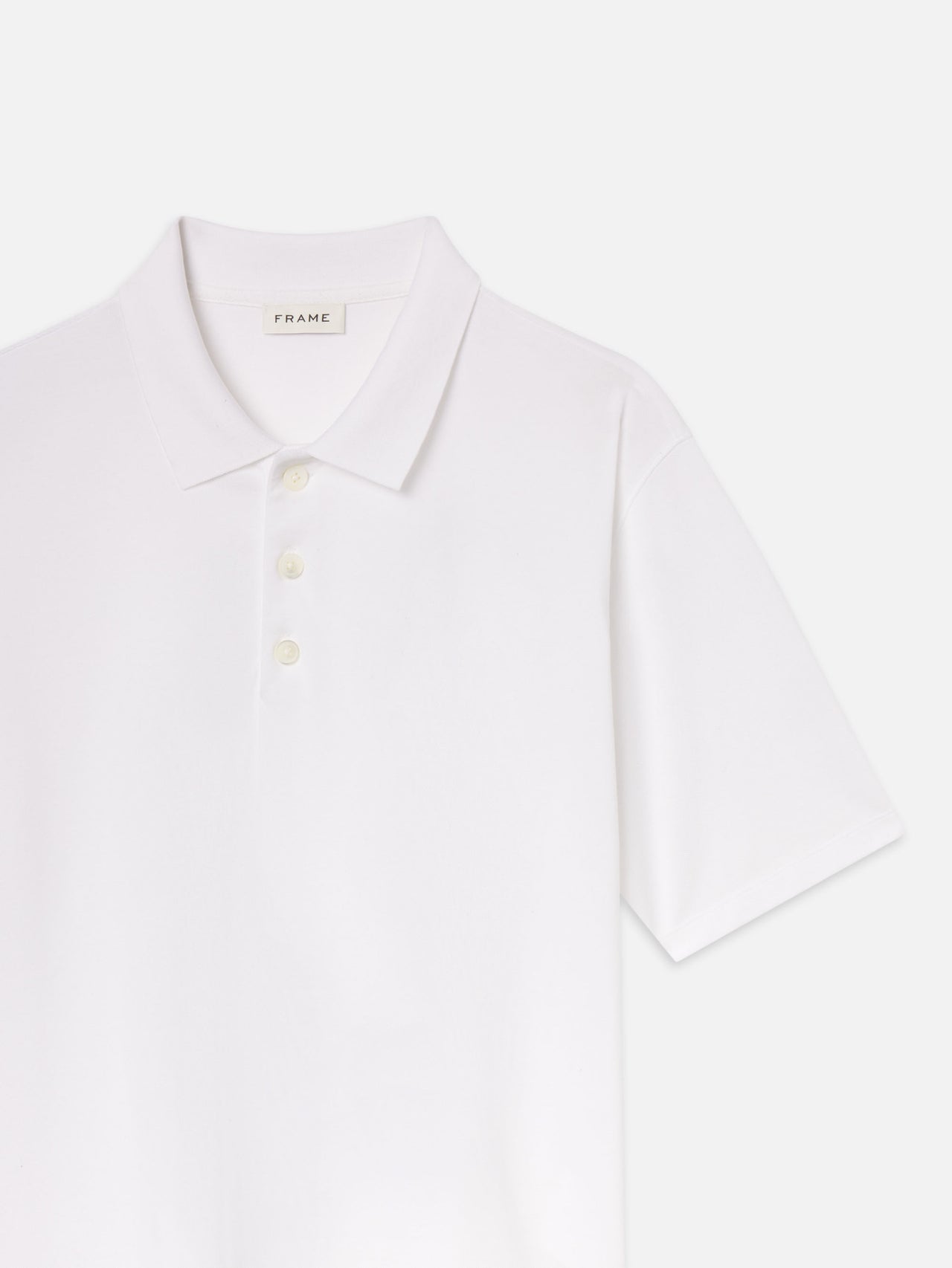 polo front detail packshot image alt:fit1