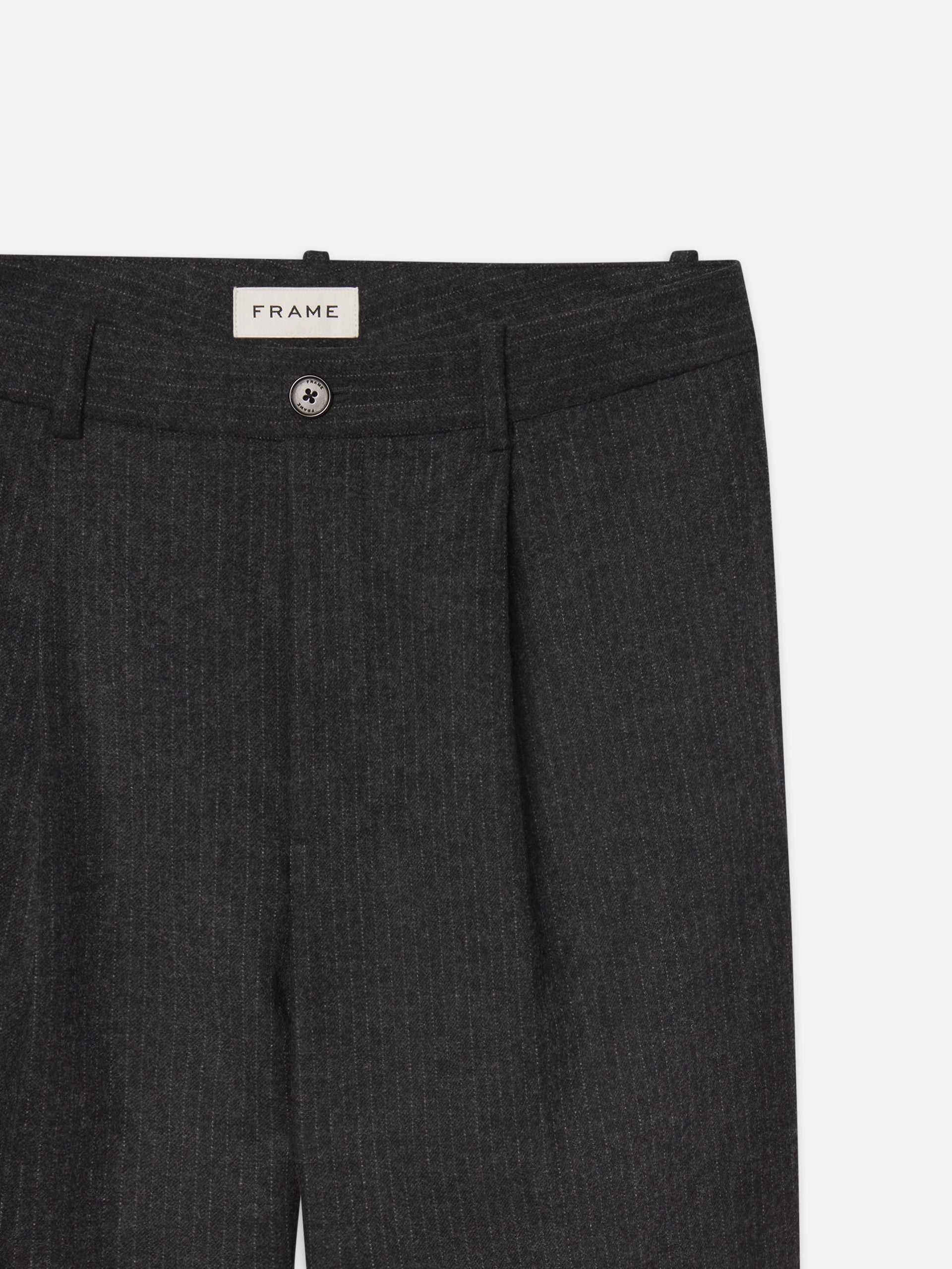 pants front detail packshot image alt:fit1