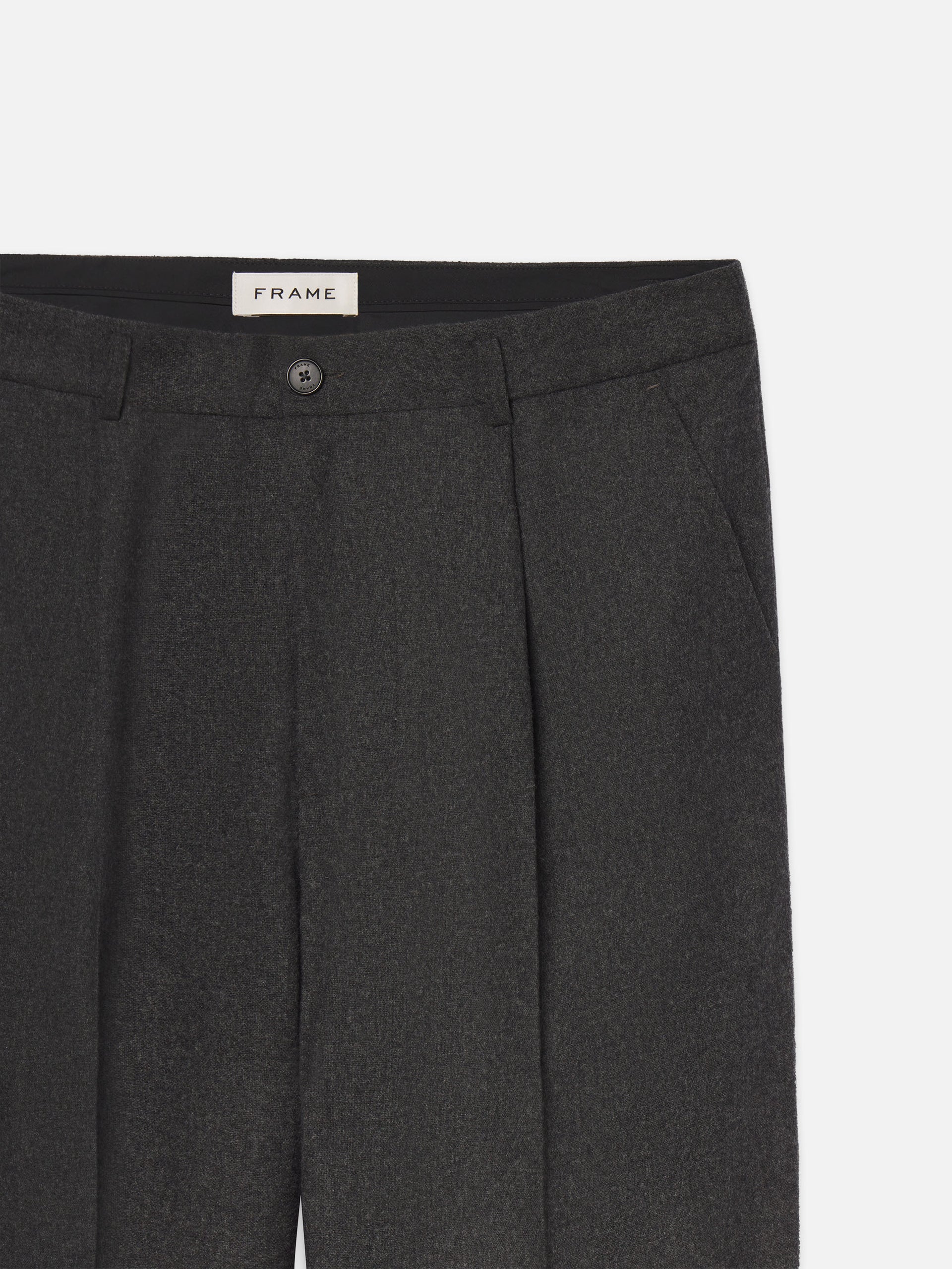 pants front detail packshot image alt:fit1