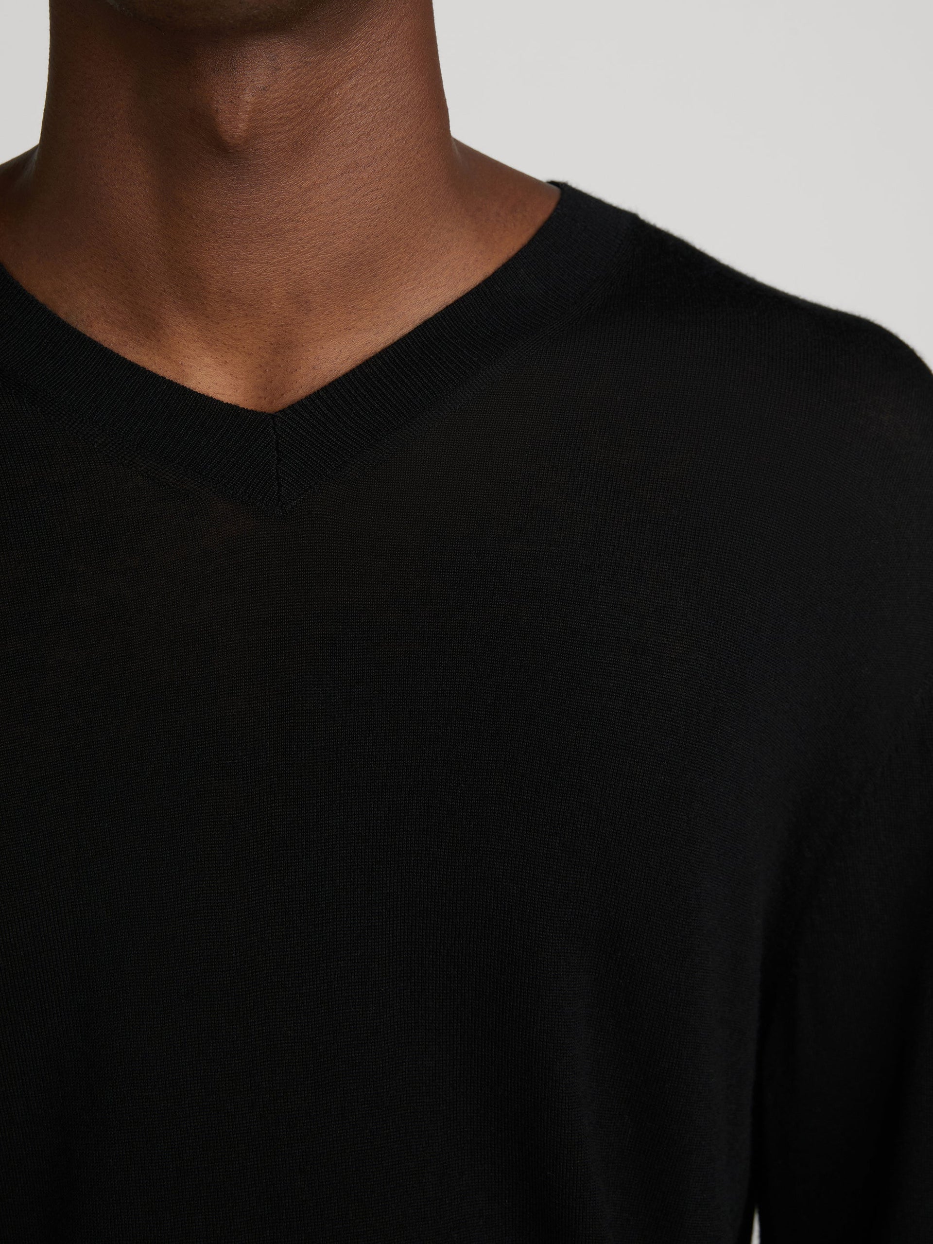 sweater-detail-image