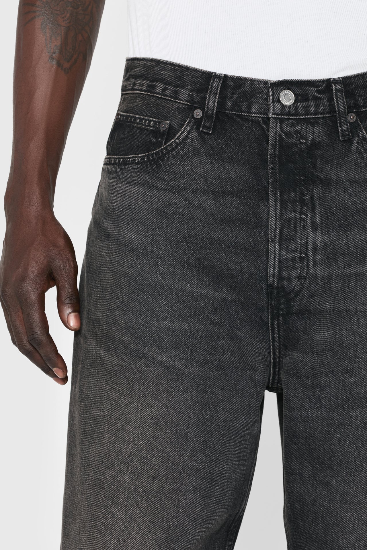 jeans front detail image alt:size alt:fit1