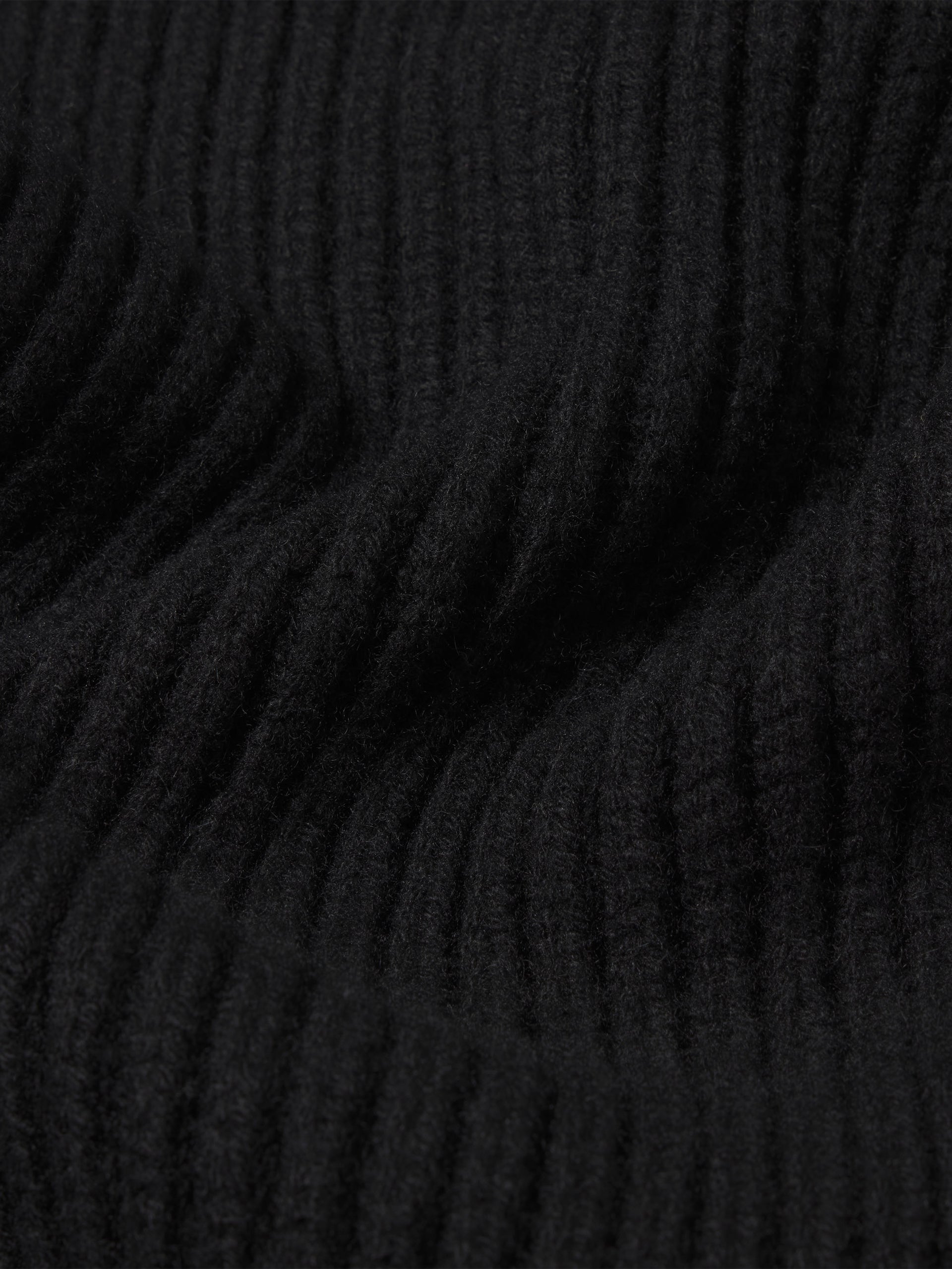 scarf detail image