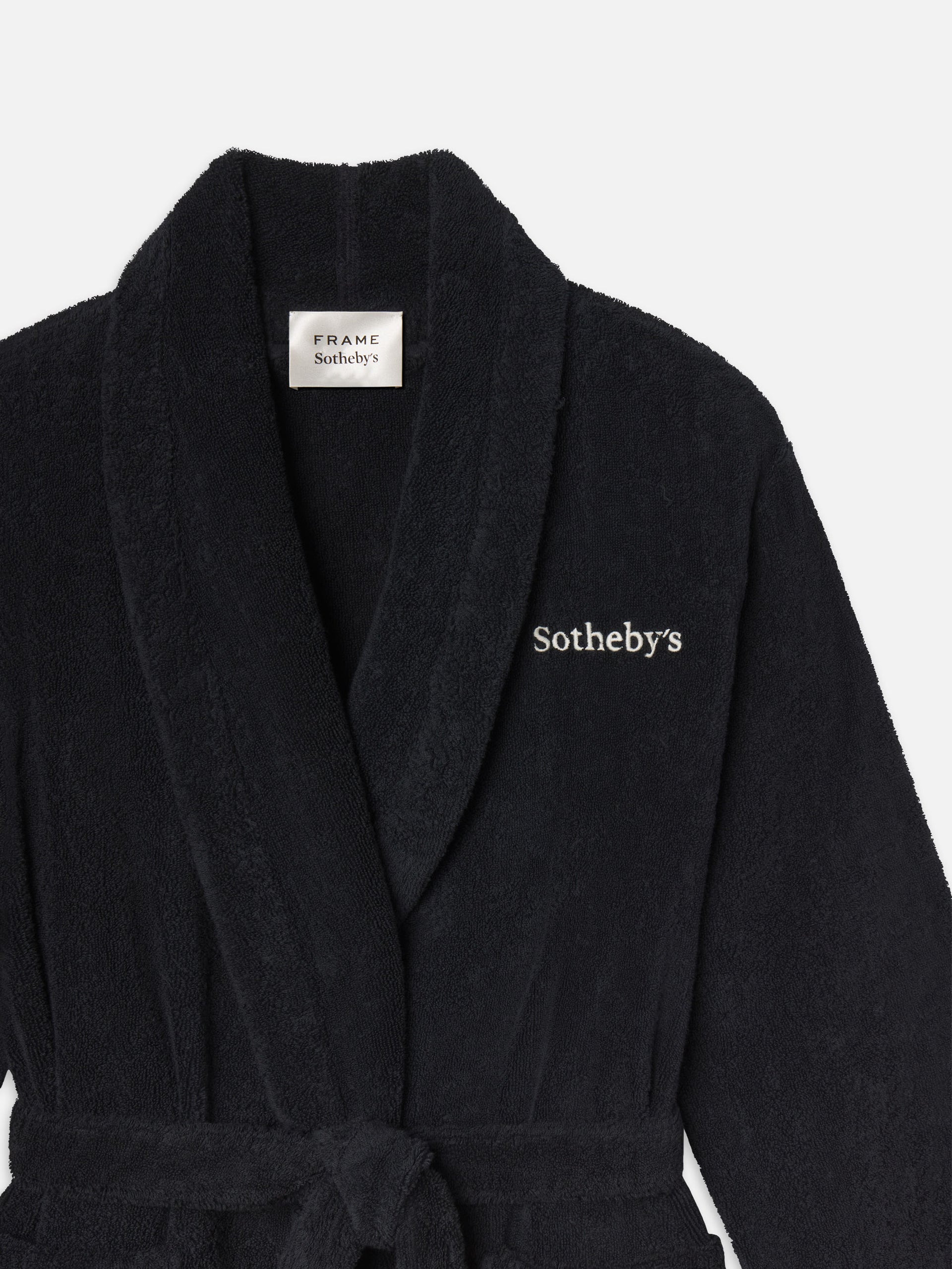 robe front detail packshot image alt:fit1