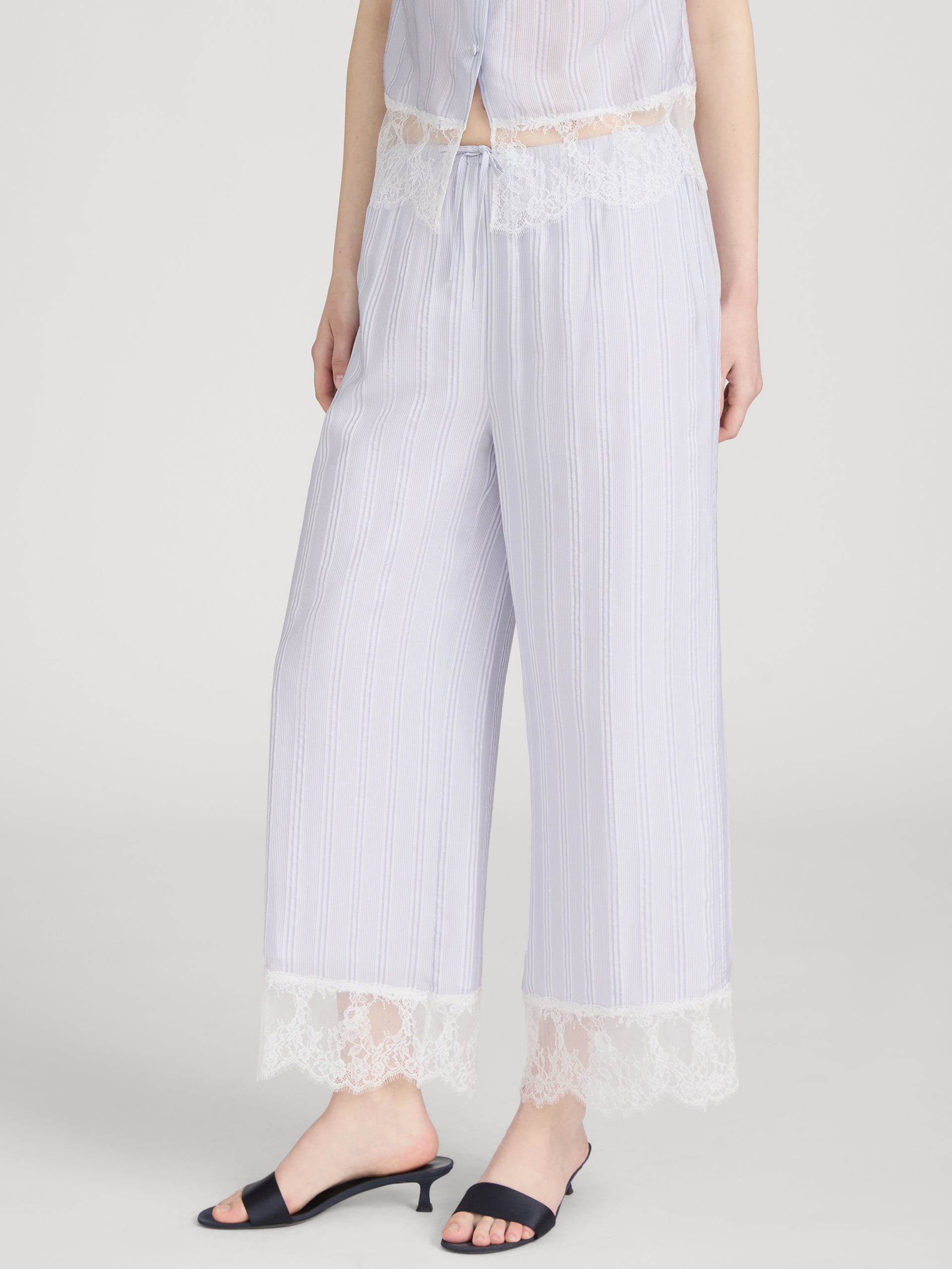 Pant on model side