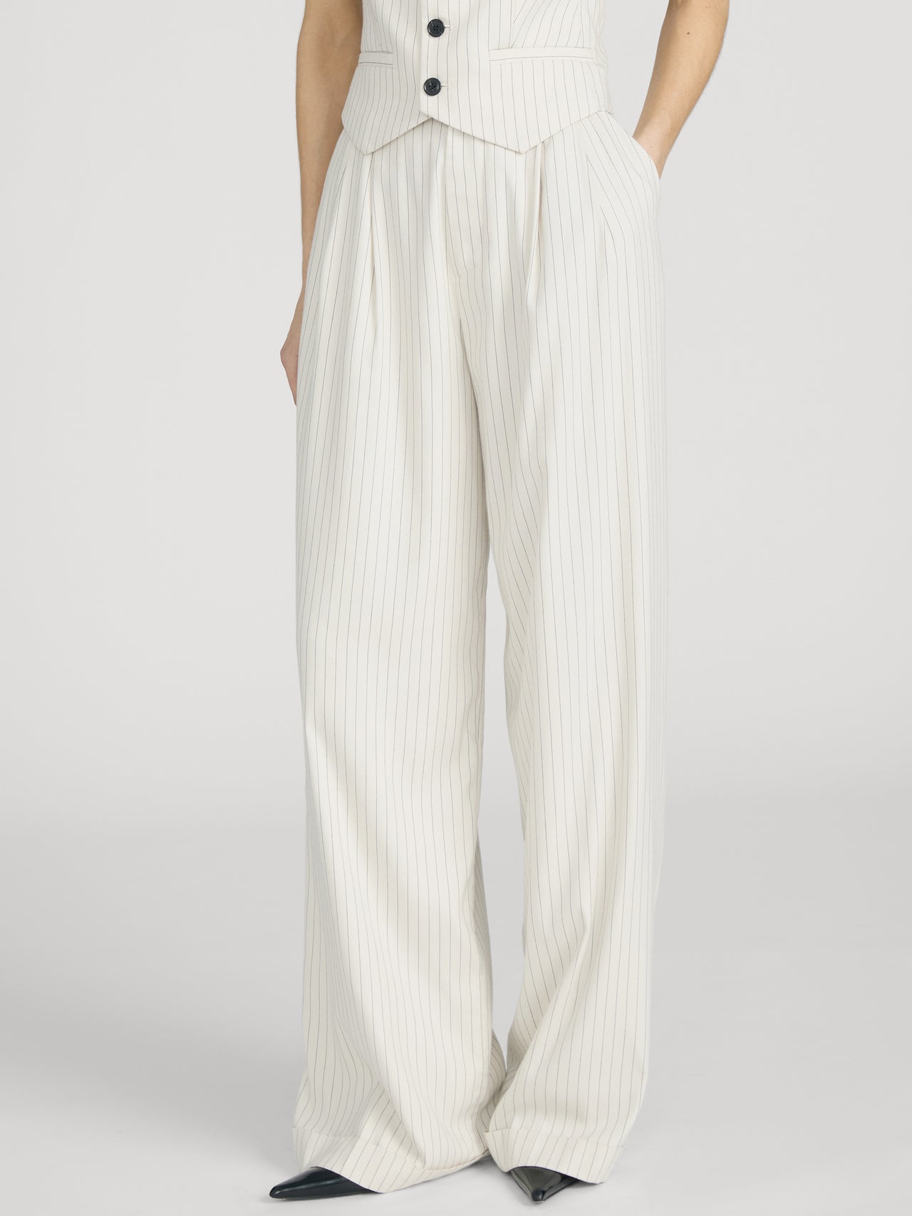Pant on model side