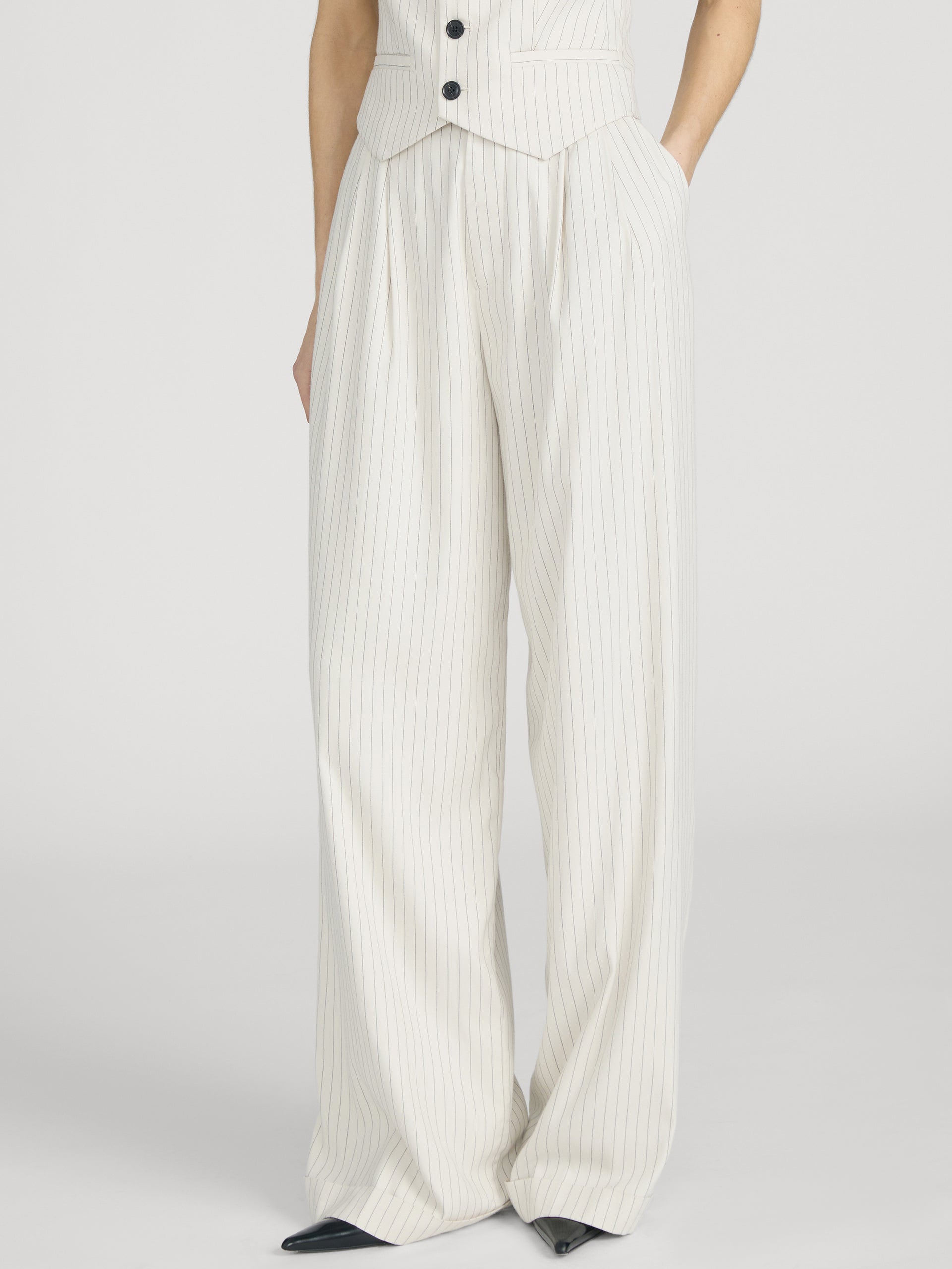 Pant on model side