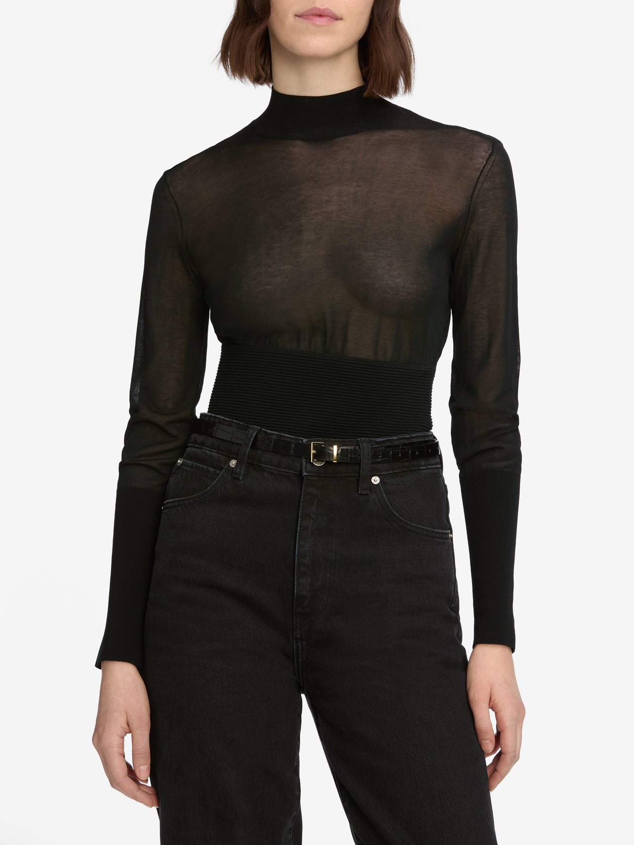 sweater front detail image alt:fit1