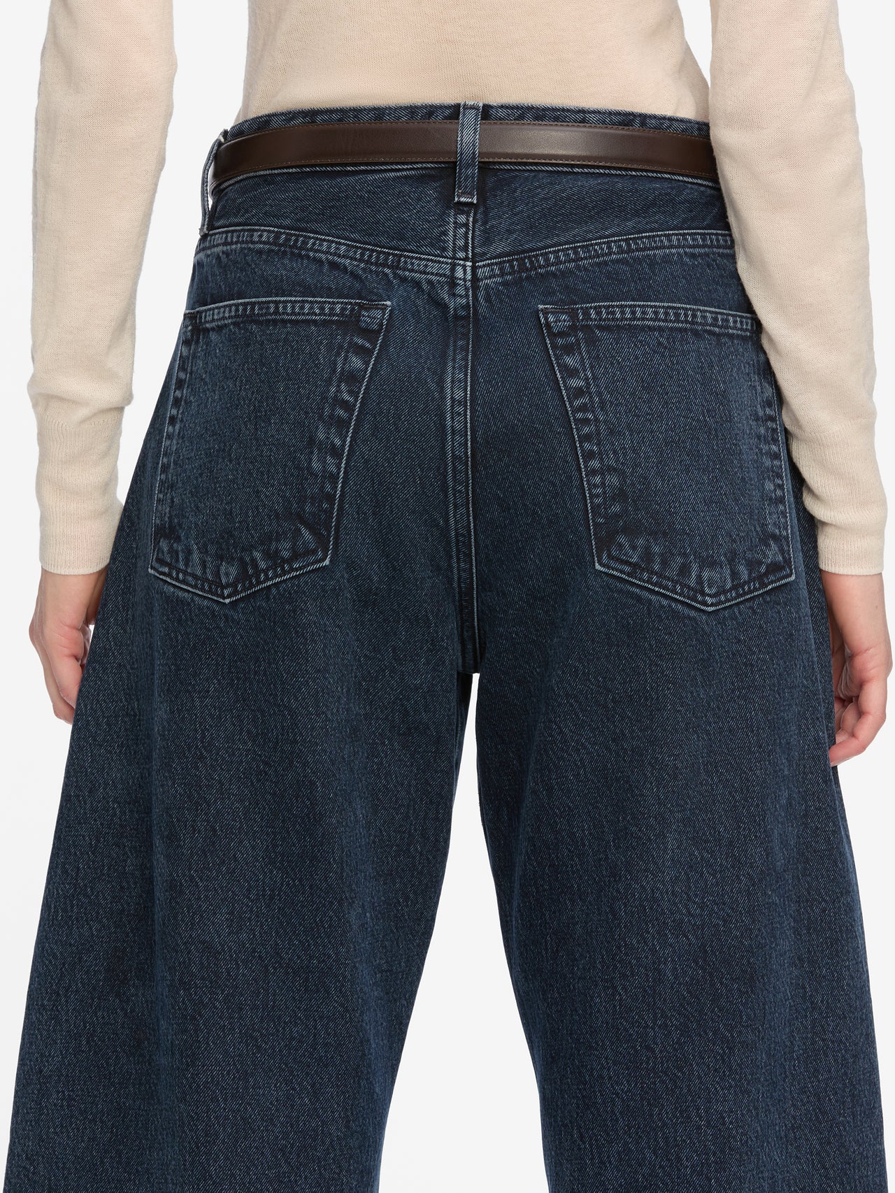 jeans back detail image alt:fit1