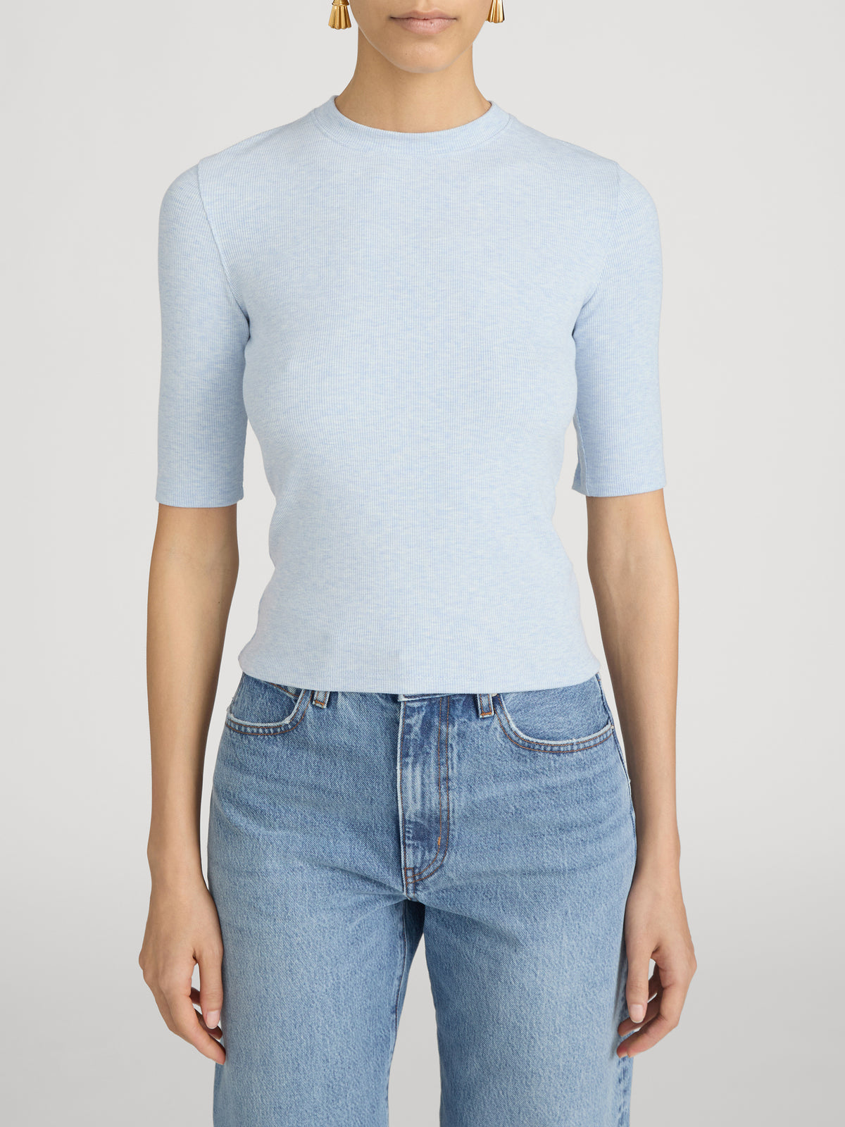 Tee on model crop