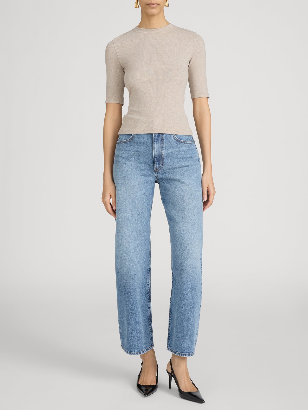 Tee On model Front