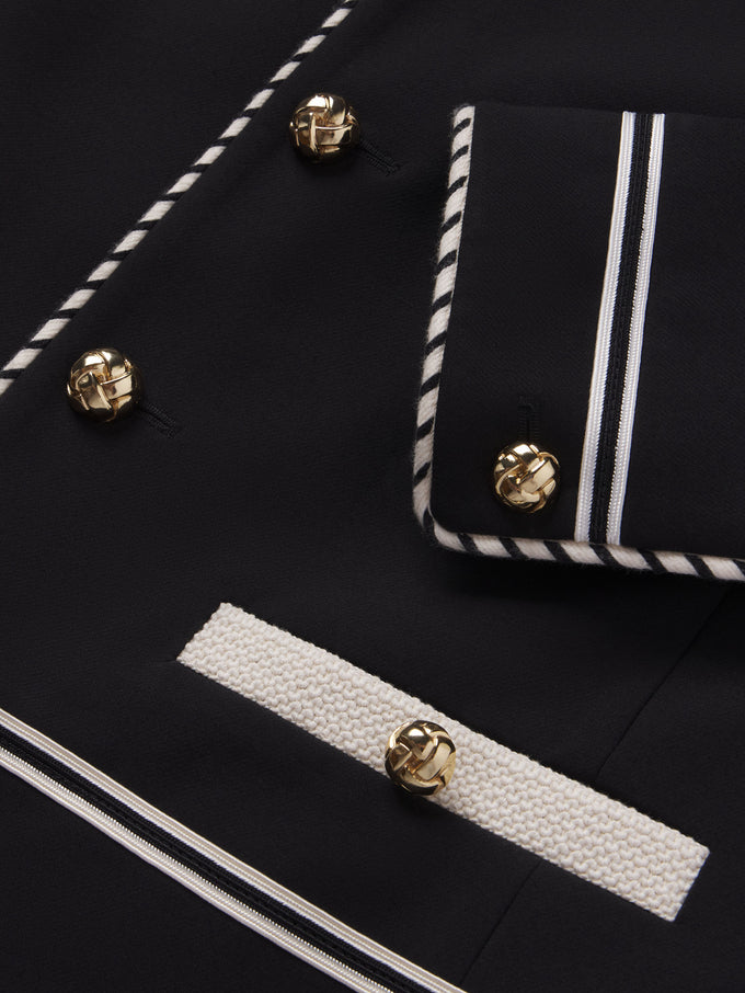 jacket button detail image