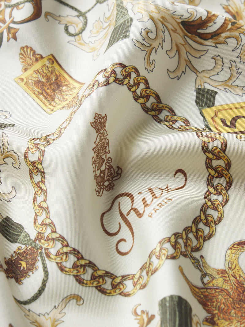 scarf front detail image