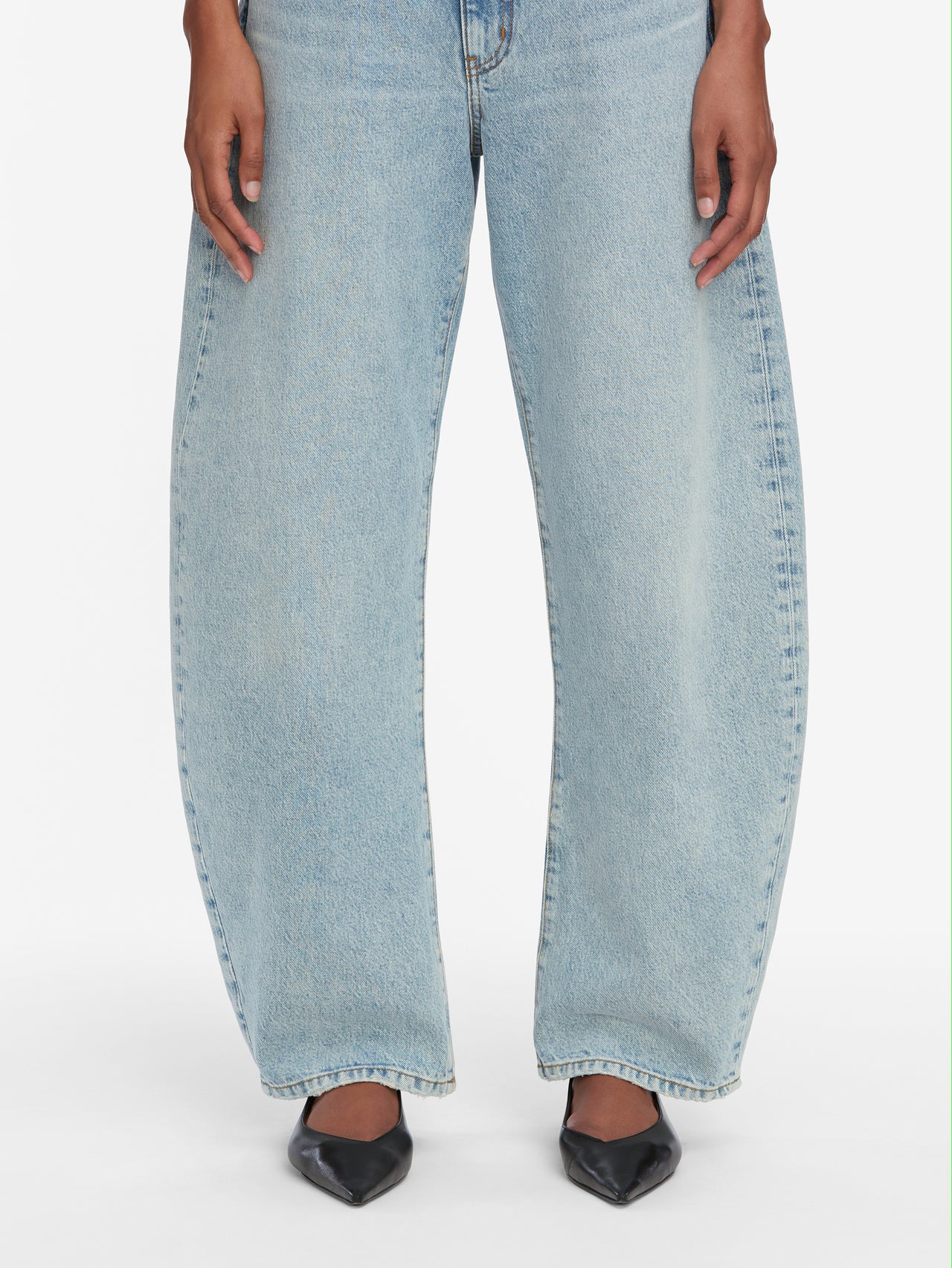 jeans front detail image alt:fit1 alt:size