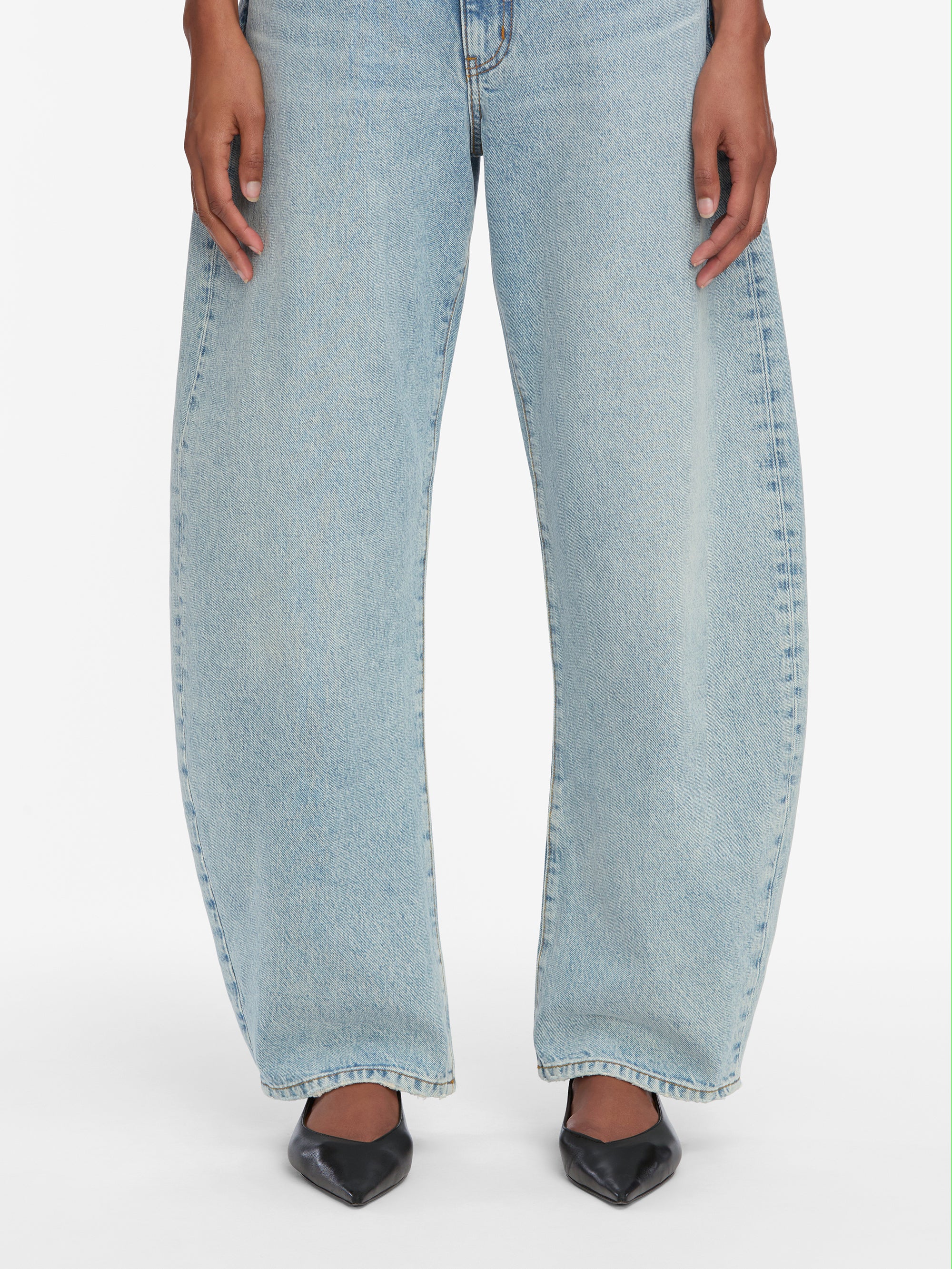 jeans front detail image alt:fit1 alt:size