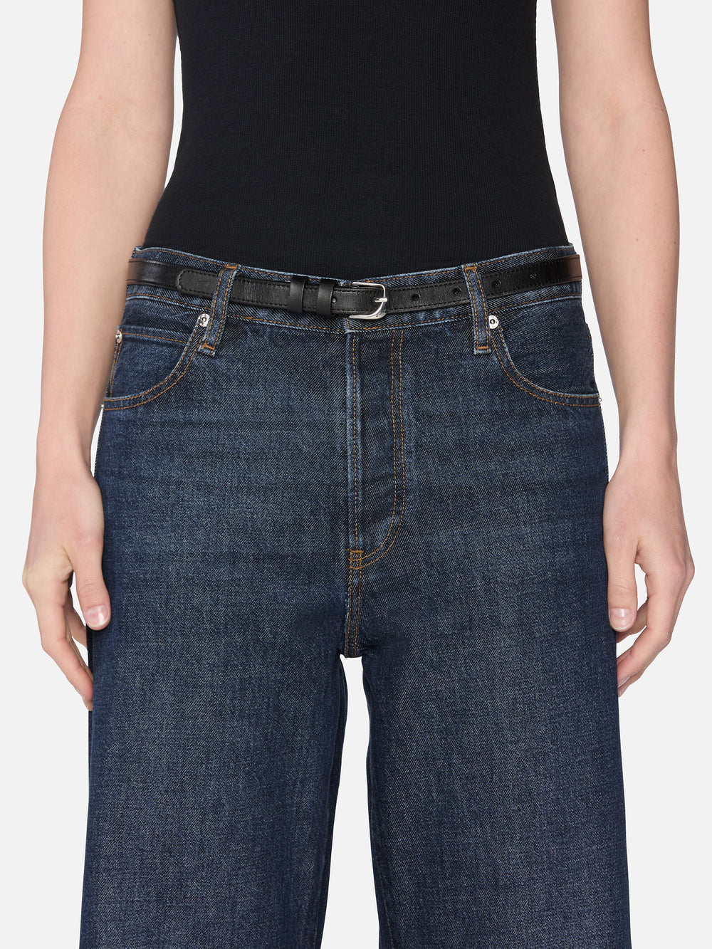 jeans front detail image alt:fit1