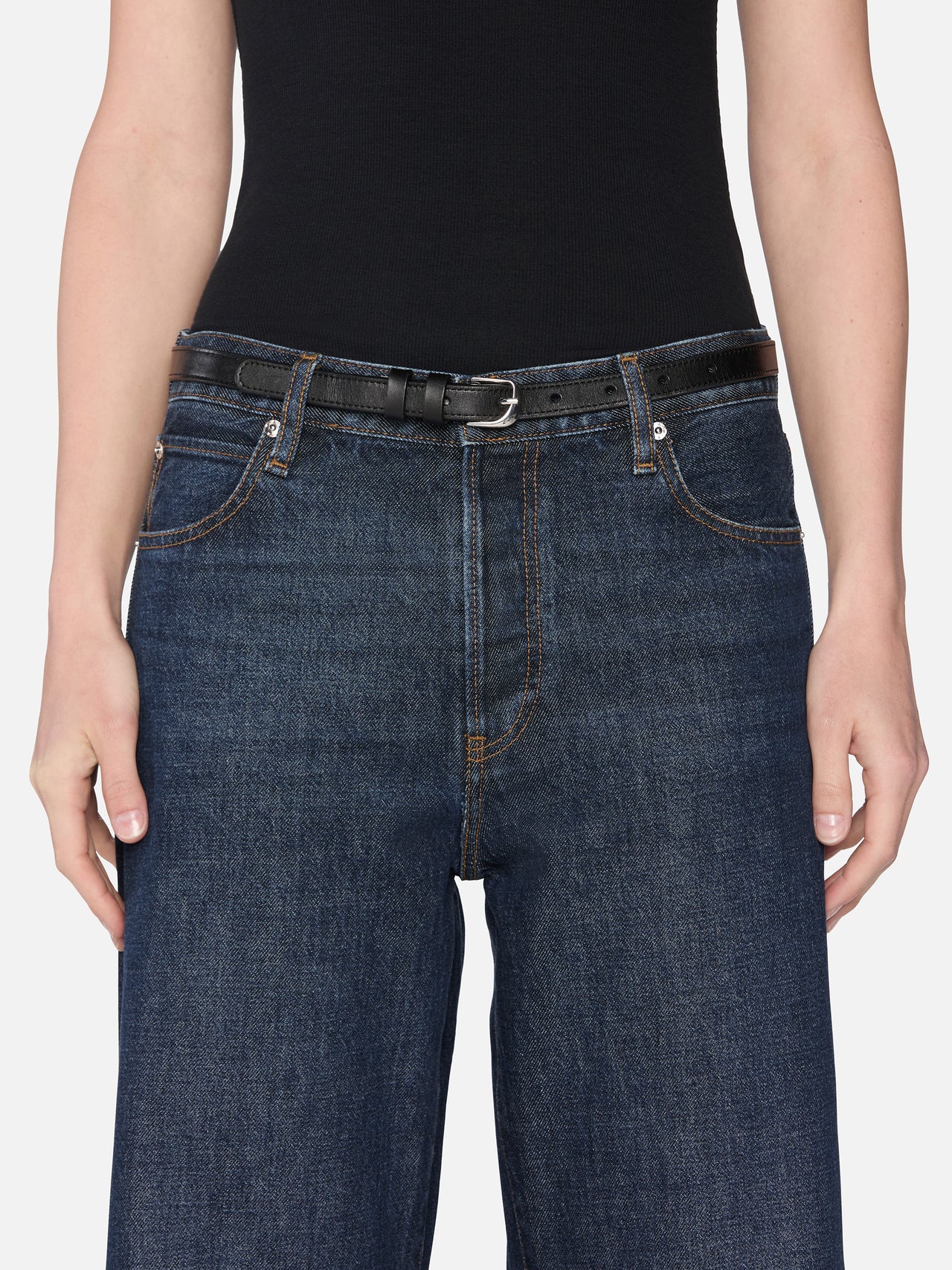 jeans front detail image alt:fit1