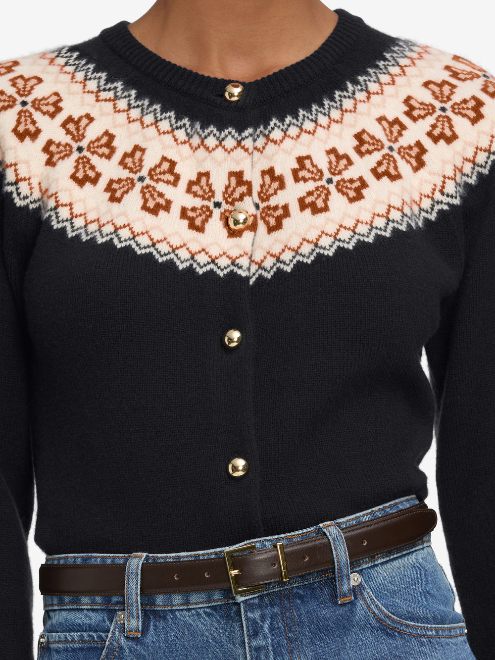 sweater front detail image alt:fit1
