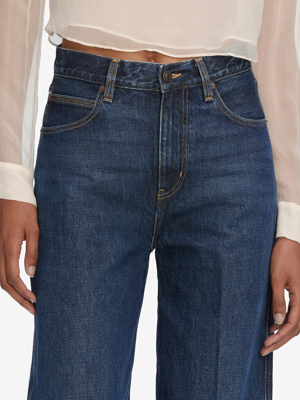 jeans front detail image alt:fit1