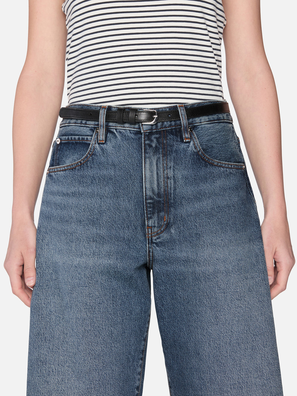 jeans front detail image alt:fit1