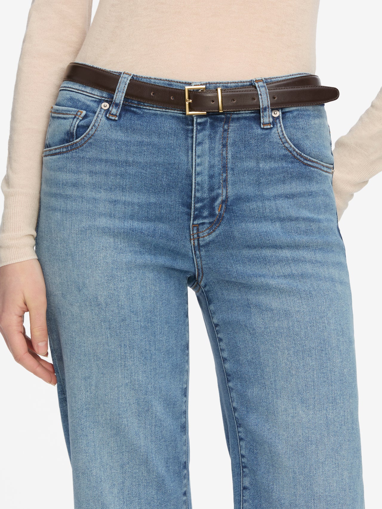 jeans front detail image alt:fit1