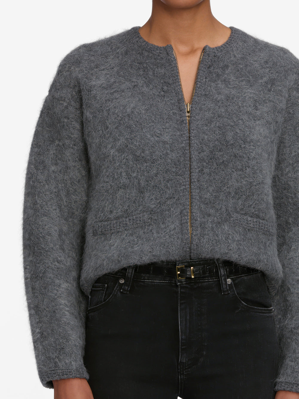 sweater front detail image alt:fit1